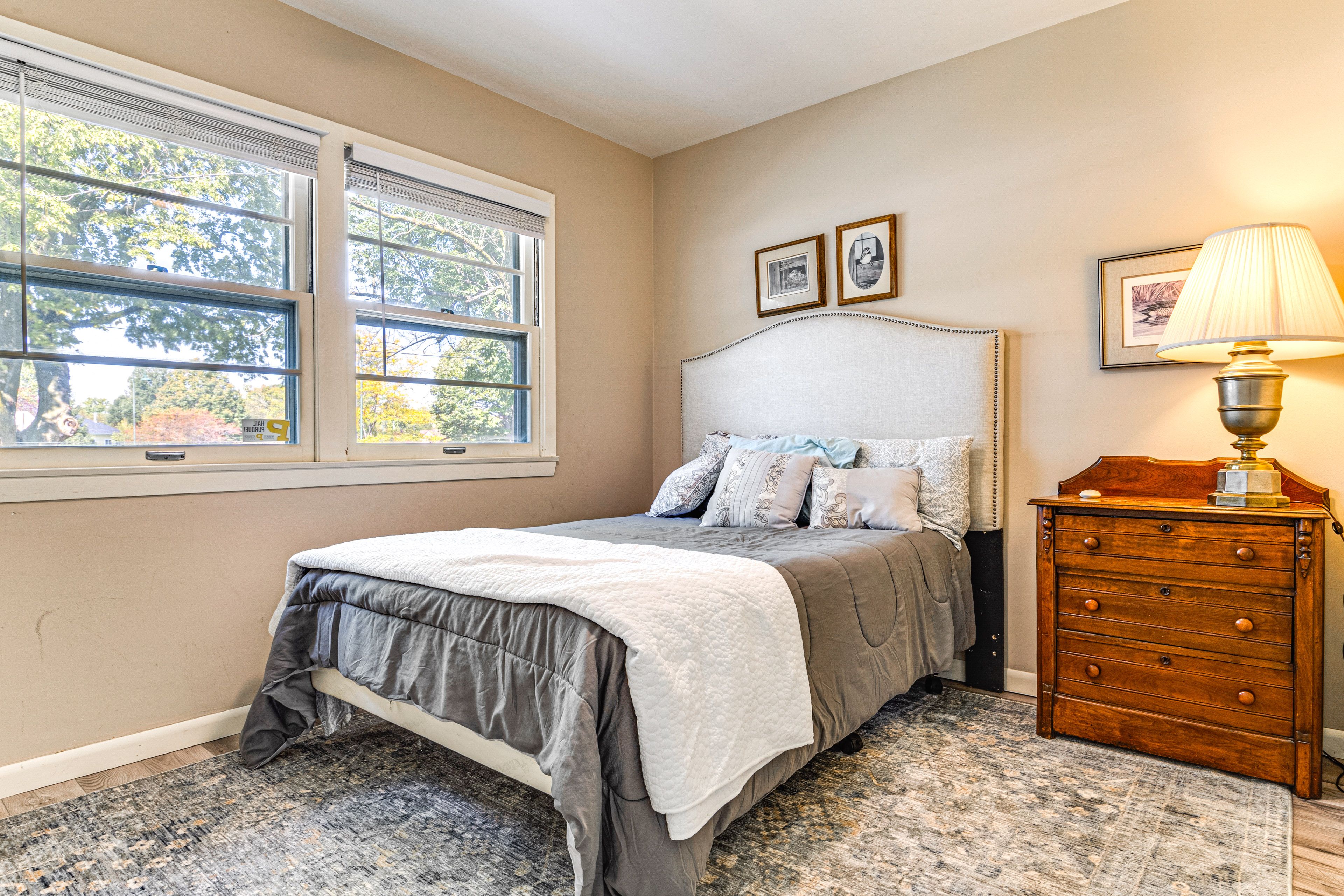 Bedroom 3 | Queen Bed