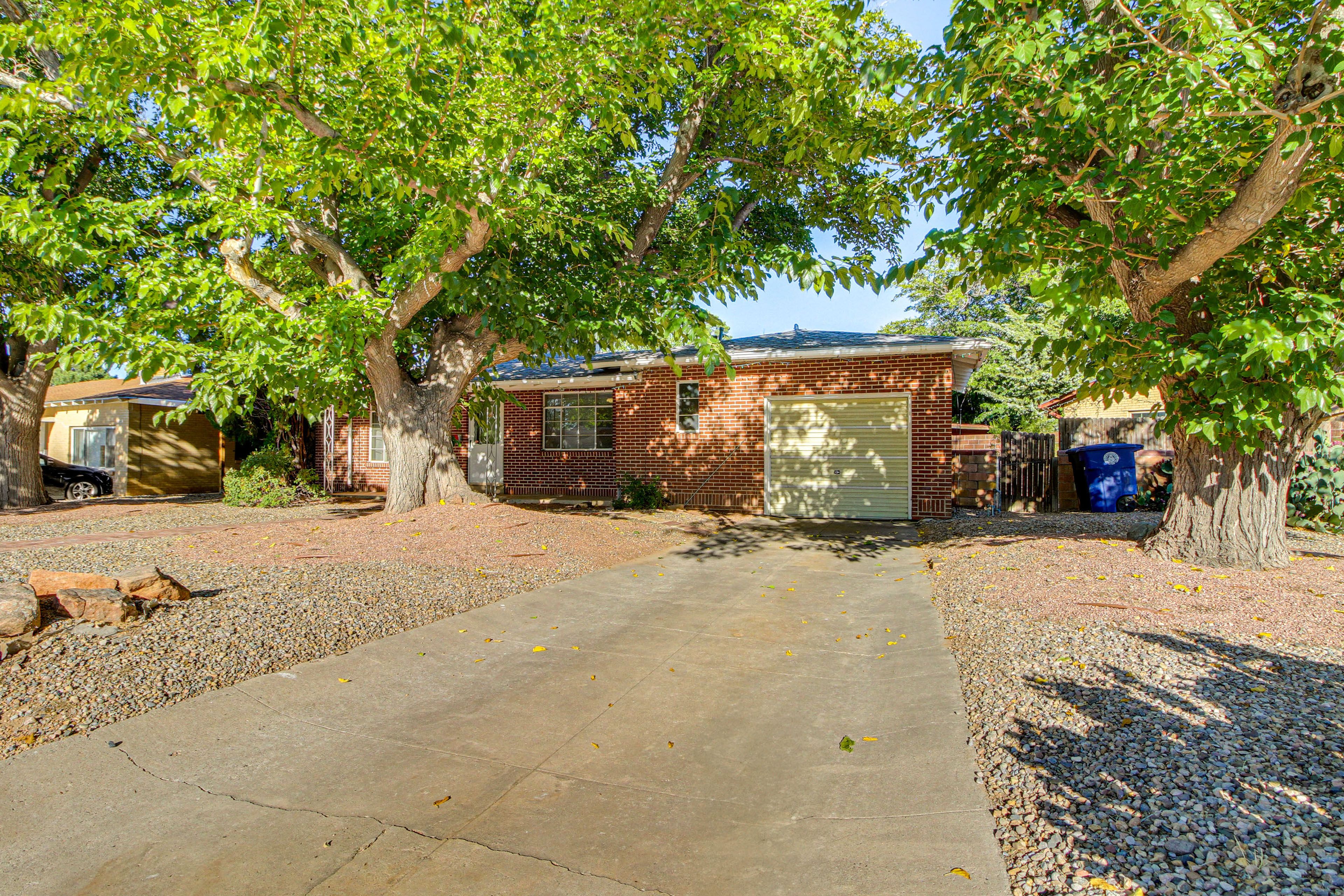 Parking | Driveway (2 Vehicles) | Street Parking | RV/Trailer Parking