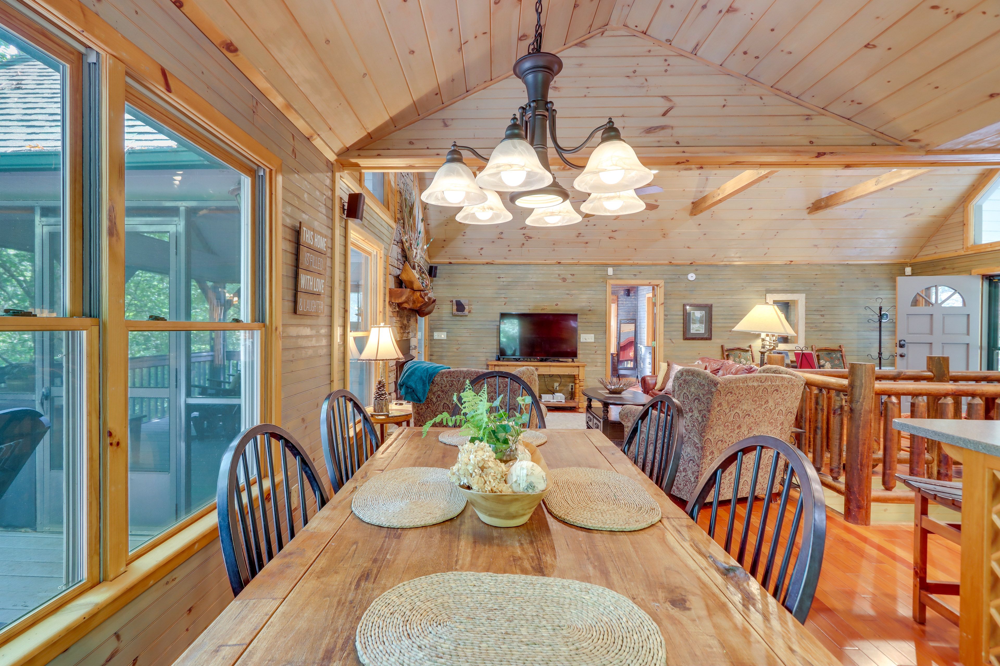Dining Area | Dishware/Flatware Provided | Main Level