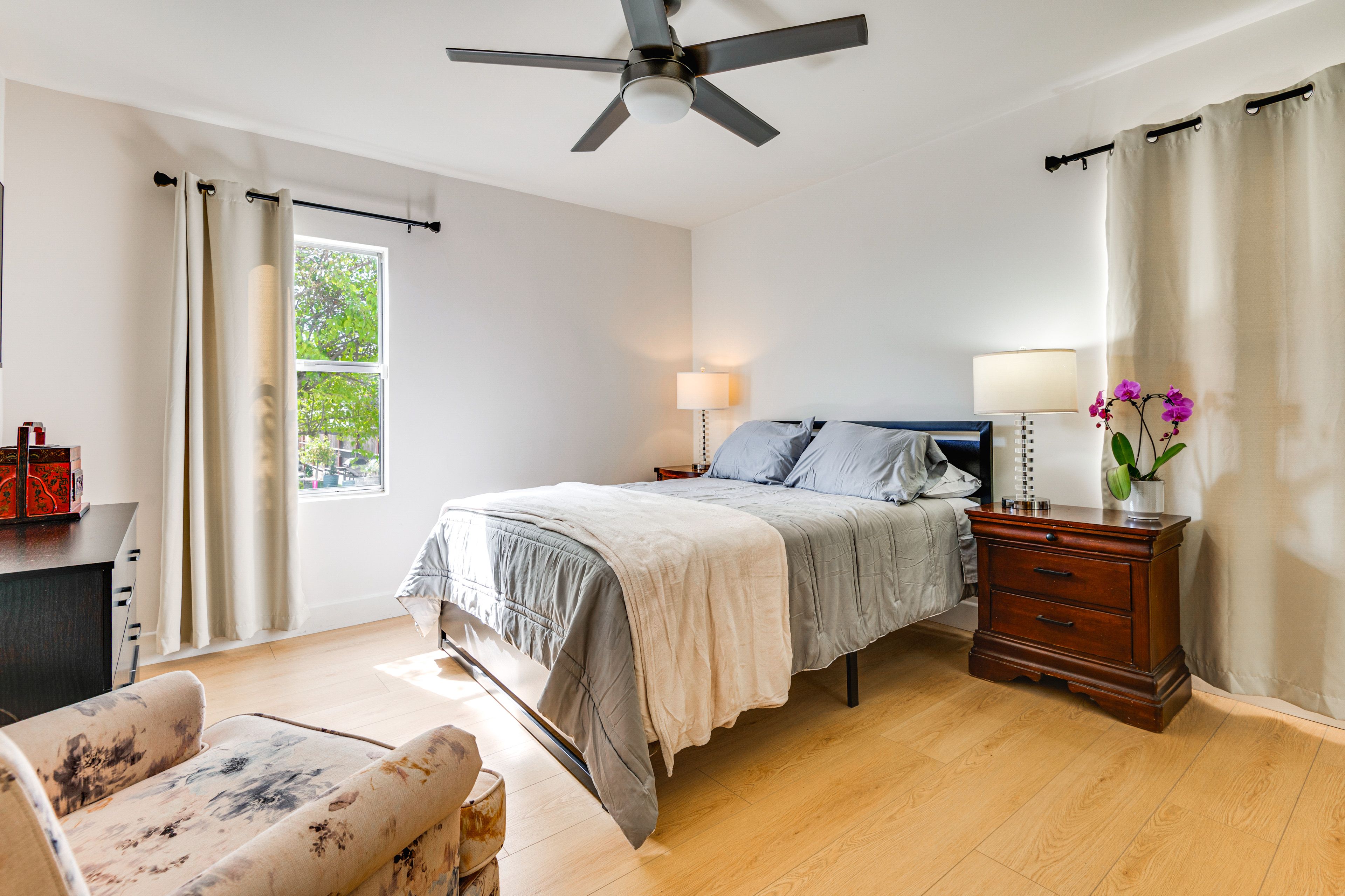 Bedroom 1 | Queen Bed