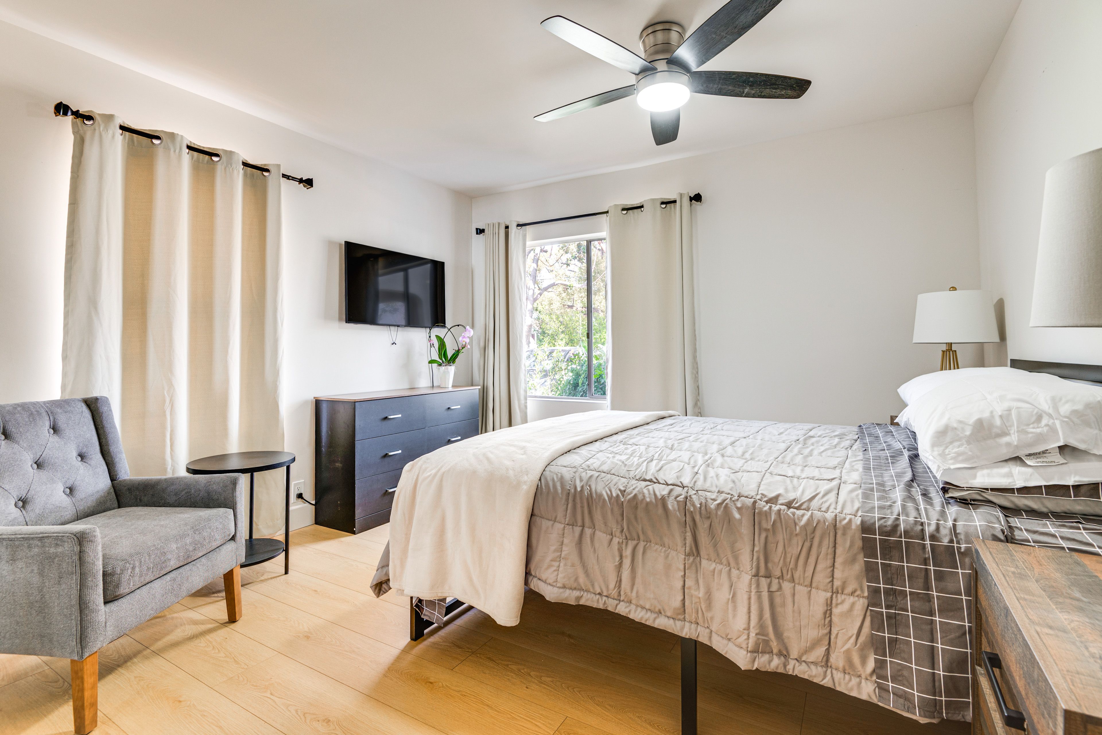 Bedroom 2 | Queen Bed