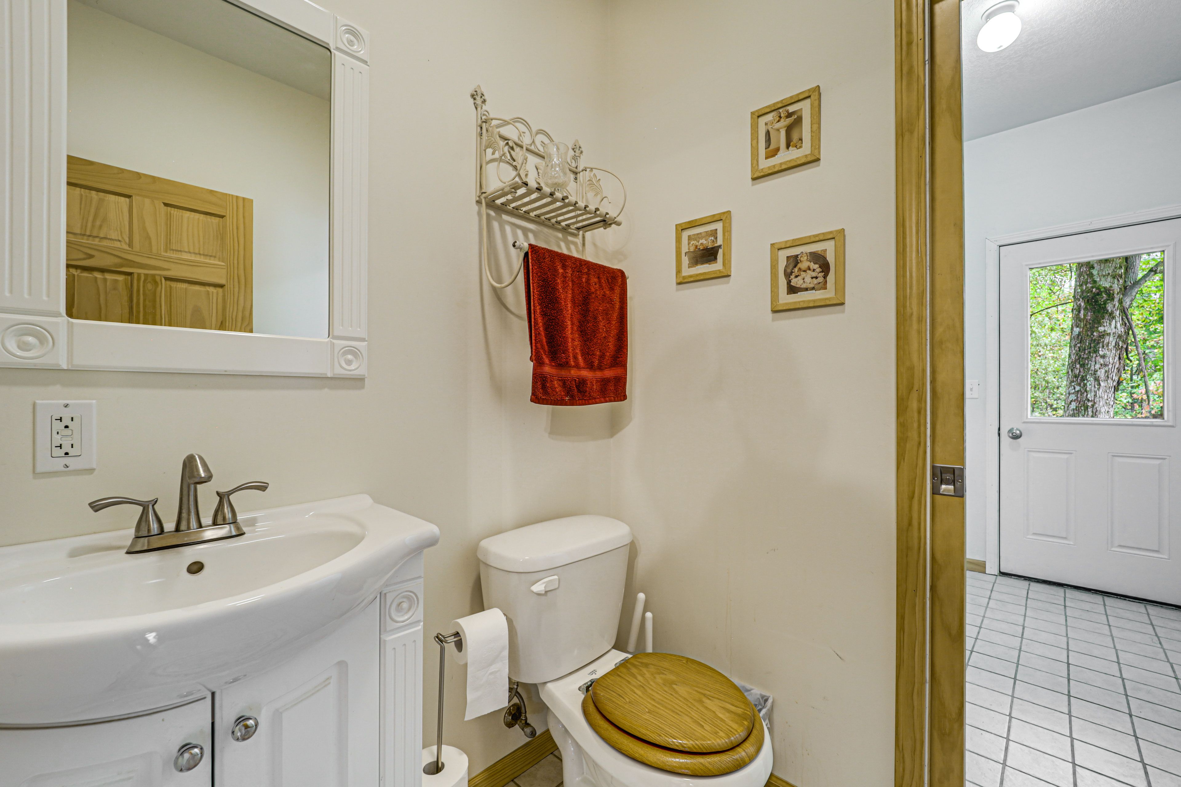 Half Bathroom | 1st Floor
