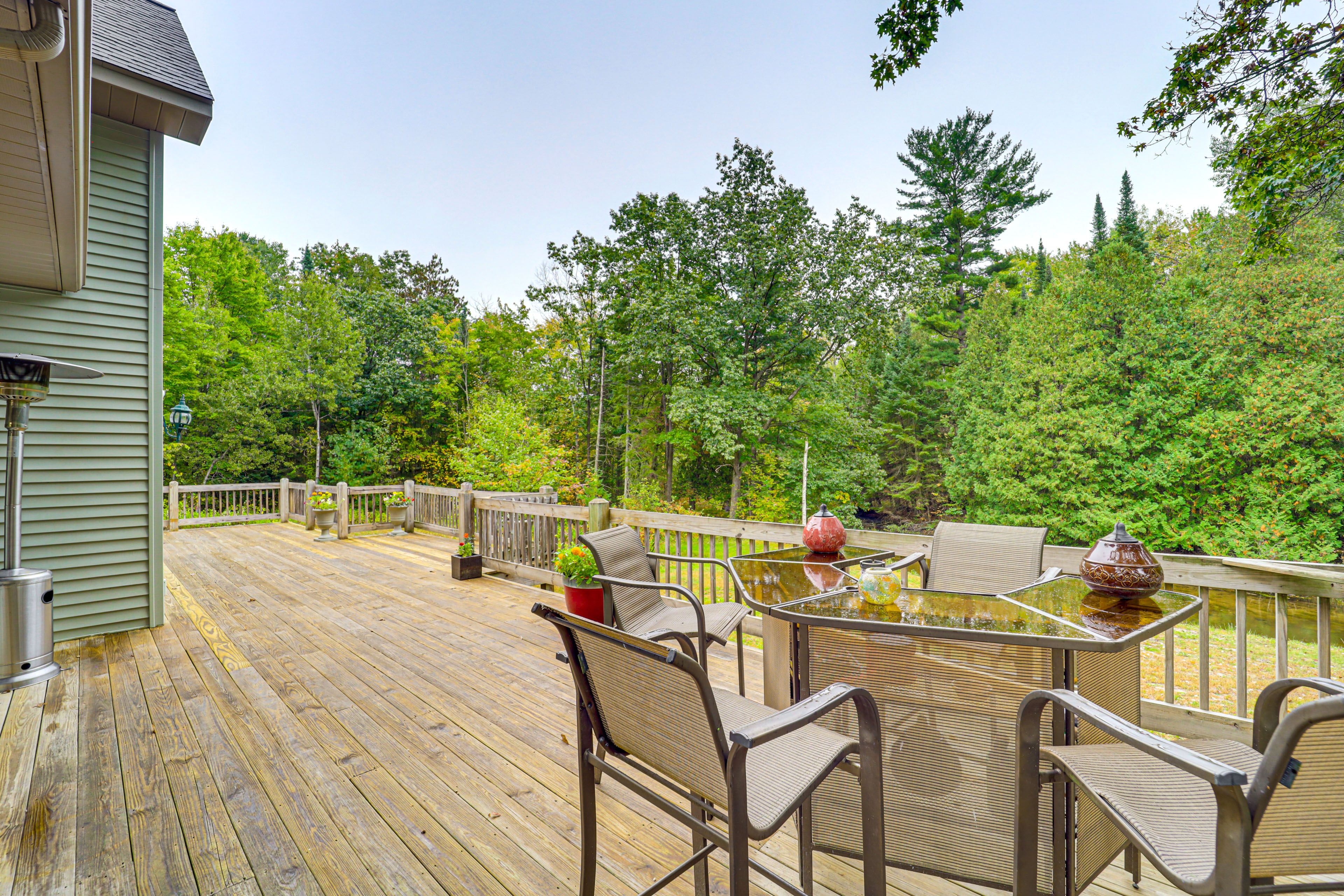 Deck | Central Heating & A/C | Free WiFi