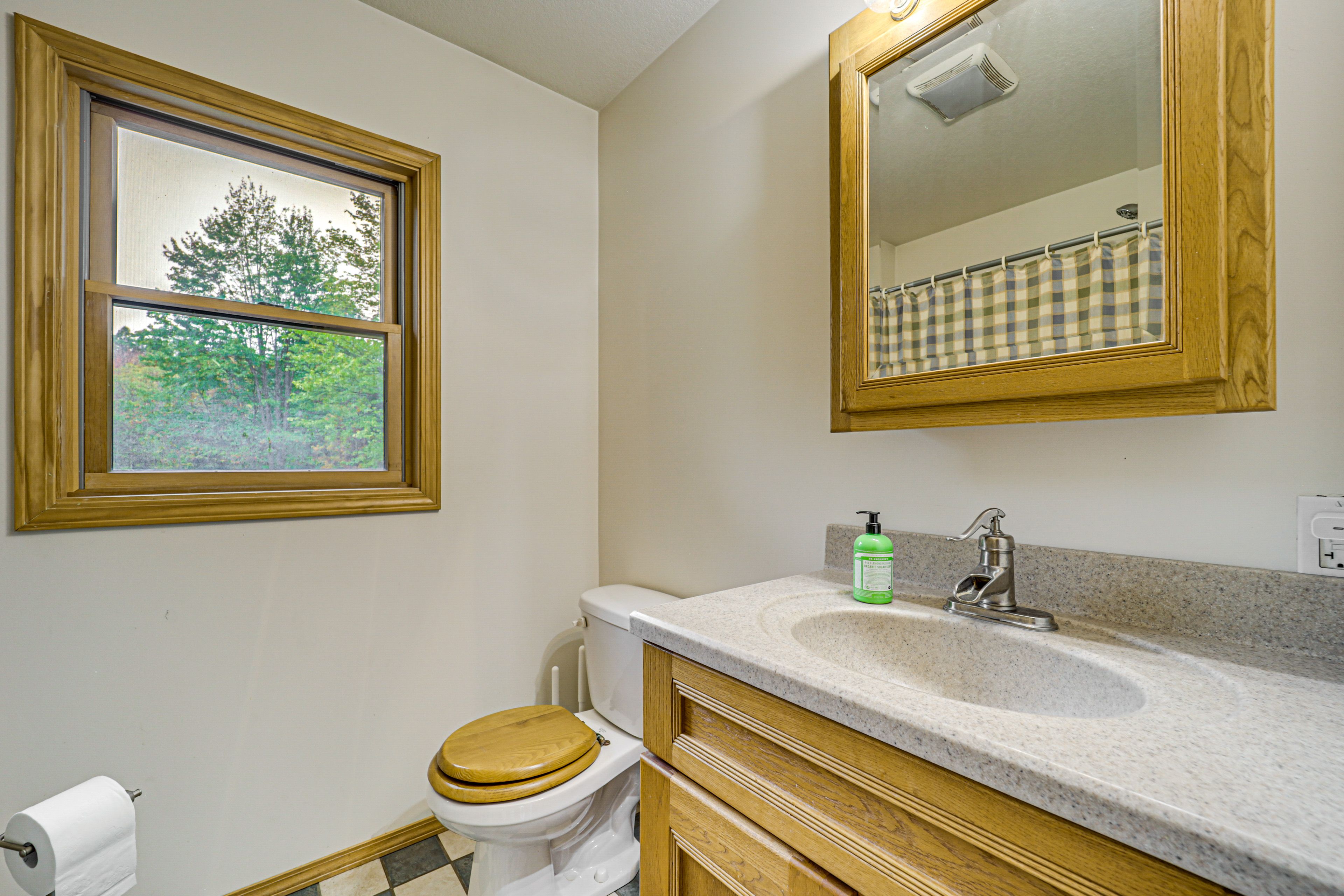 Full Bathroom | 2nd Floor | Hair Dryer