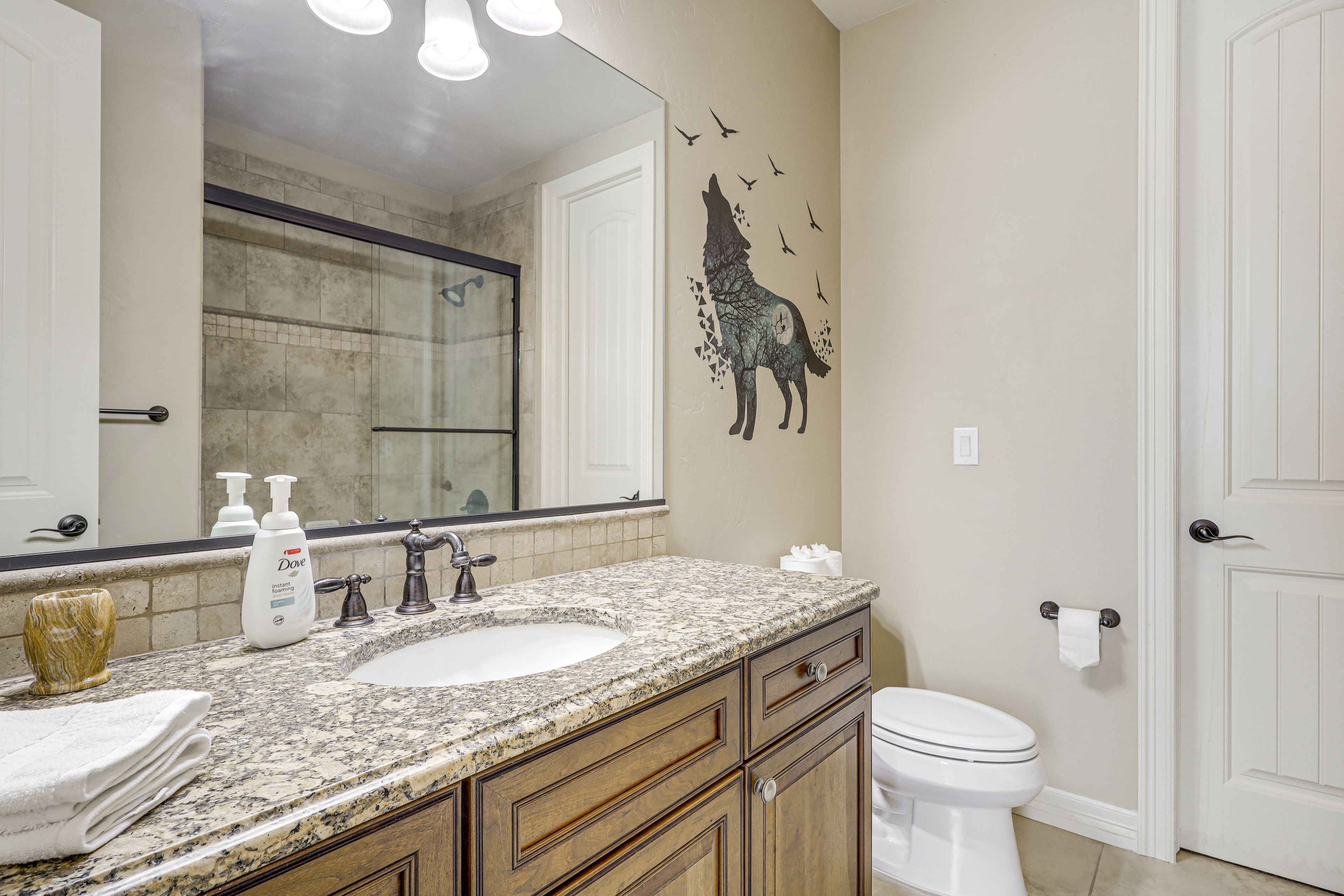 Full Bathroom | Bathtub | 2nd Floor