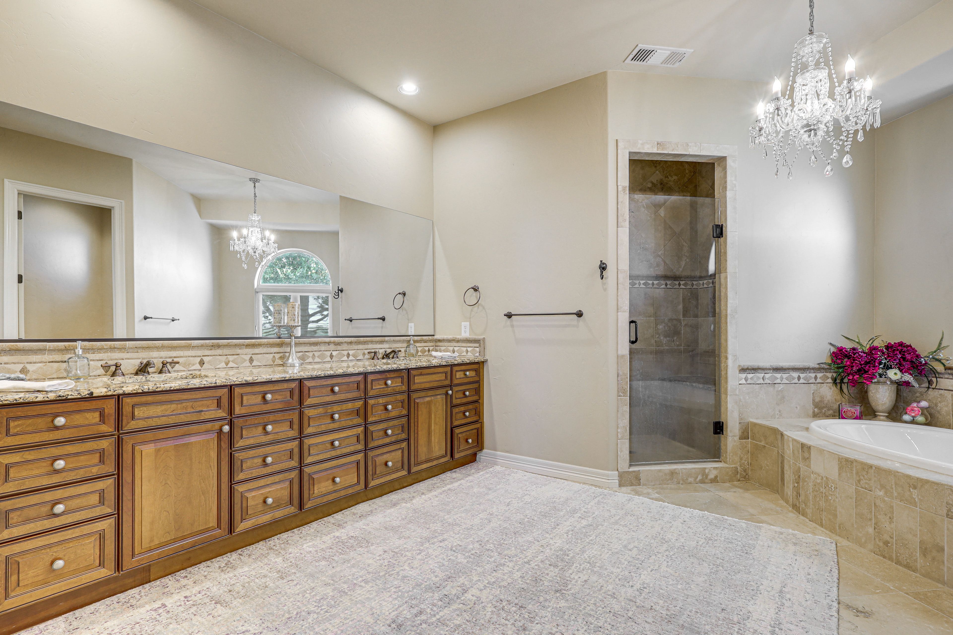 En-Suite Bathroom | Soaking Tub | 2nd Floor