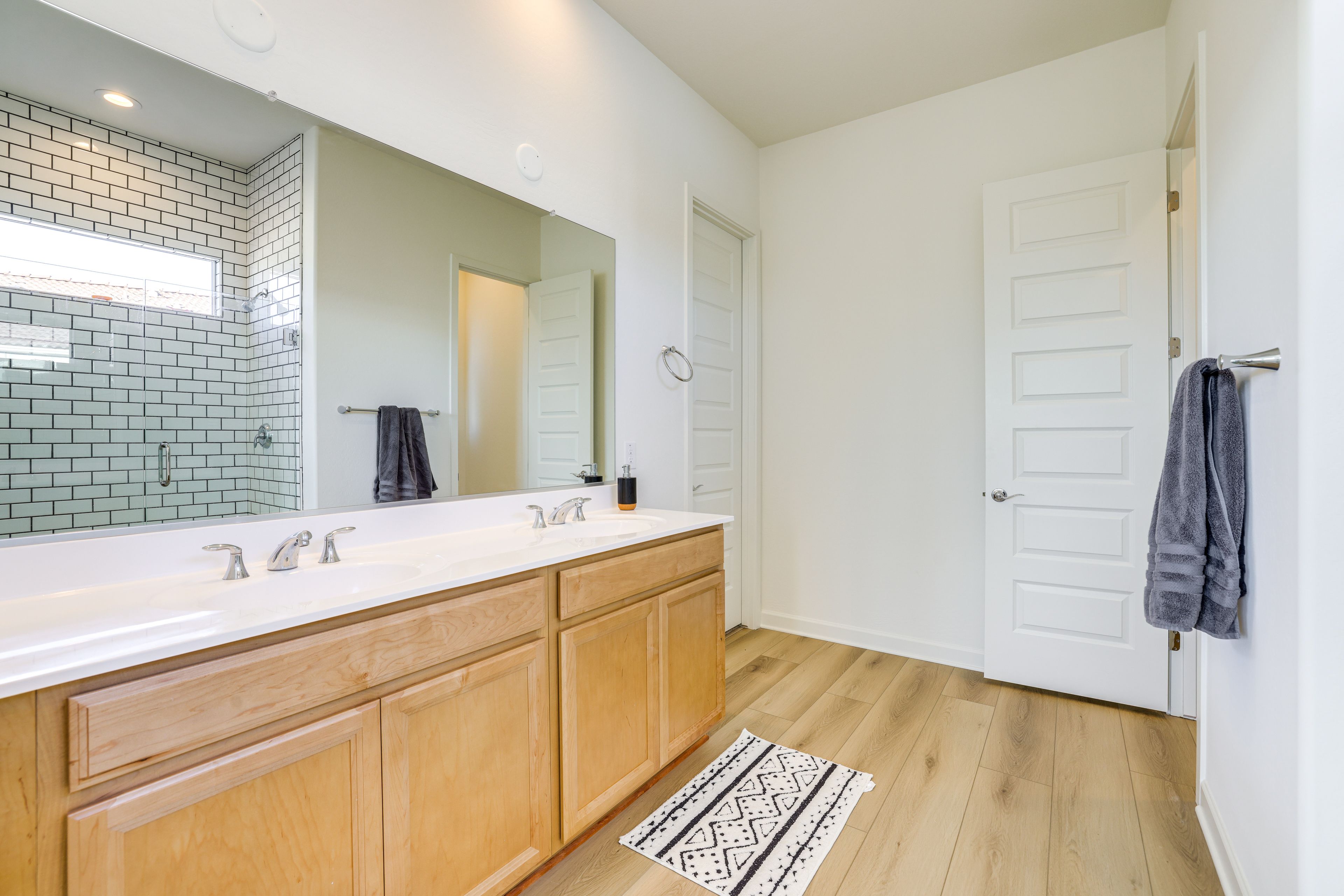 Full Bathroom | Towels Provided | Complimentary Toiletries