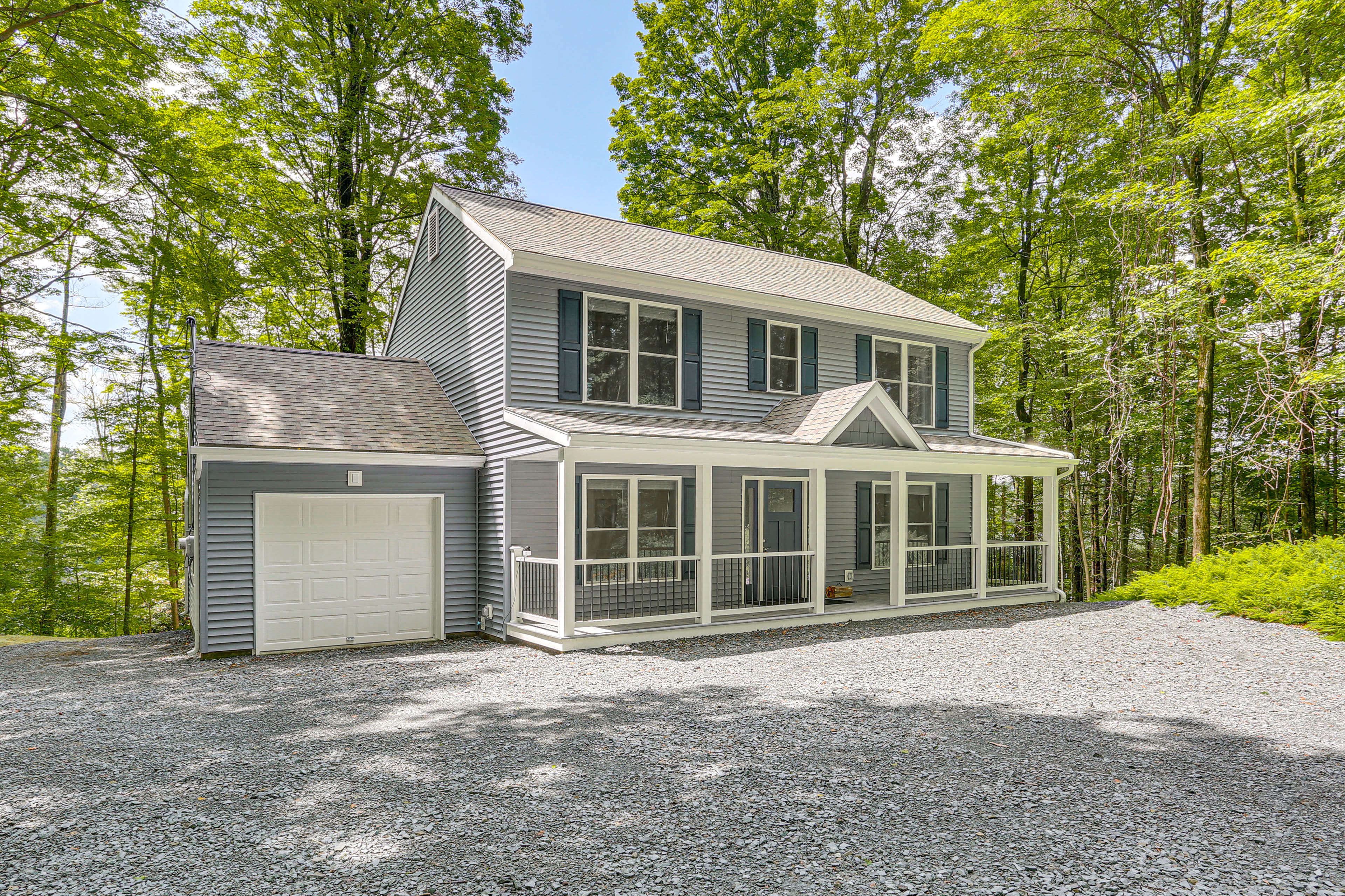 Exterior | Parking | Driveway (4 Vehicles)