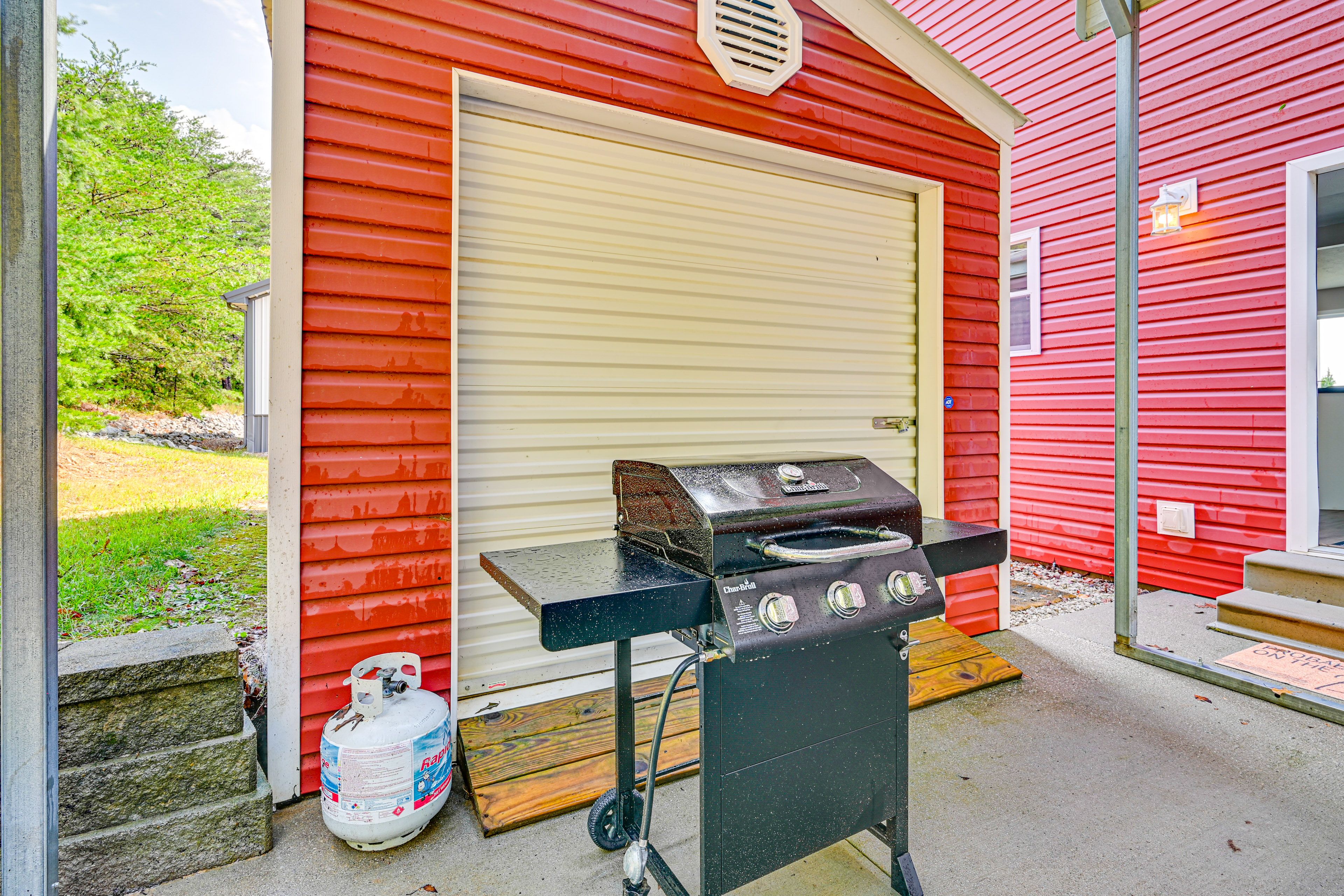 Covered Patio | Gas Grill
