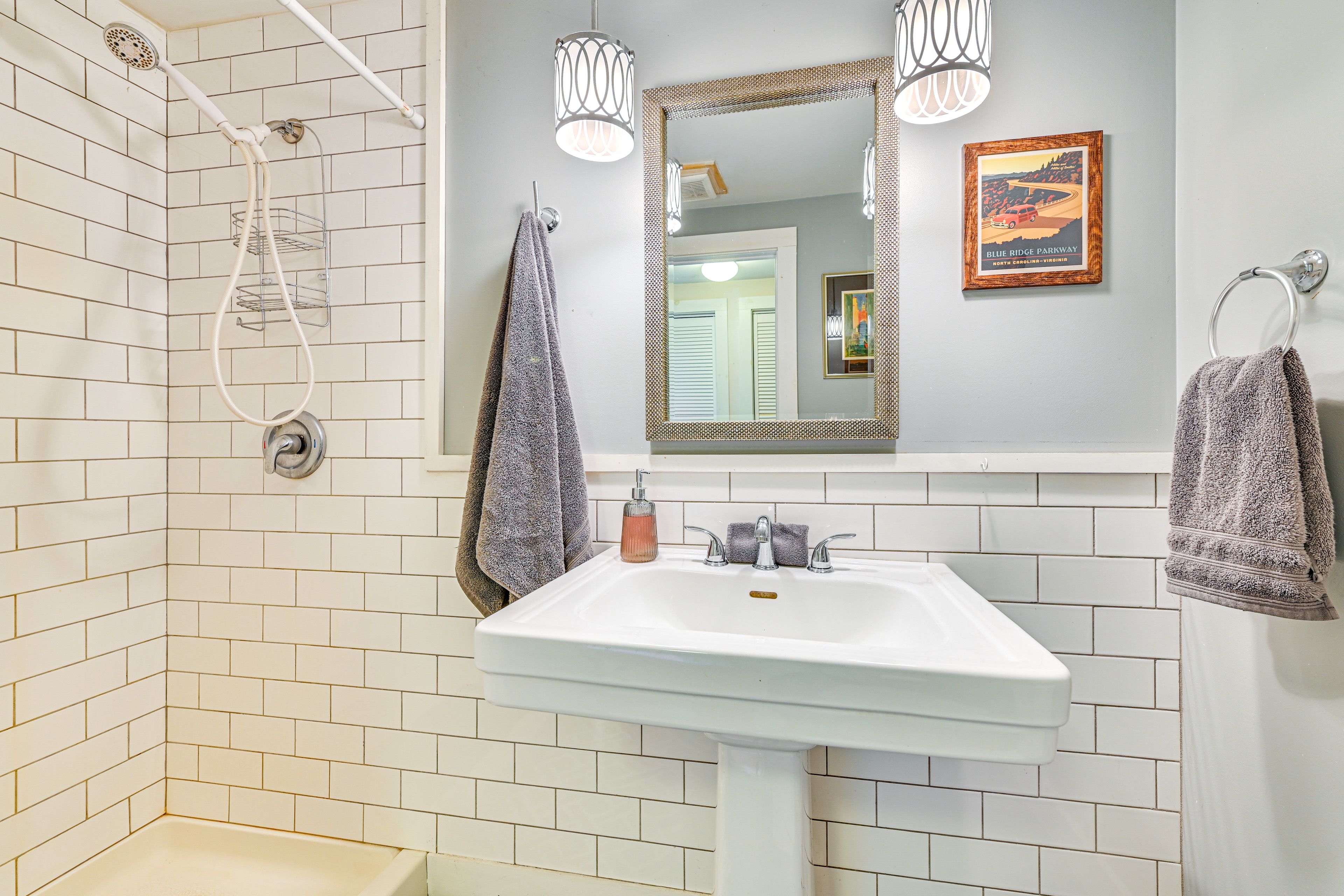 Full Bathroom | Complimentary Toiletries