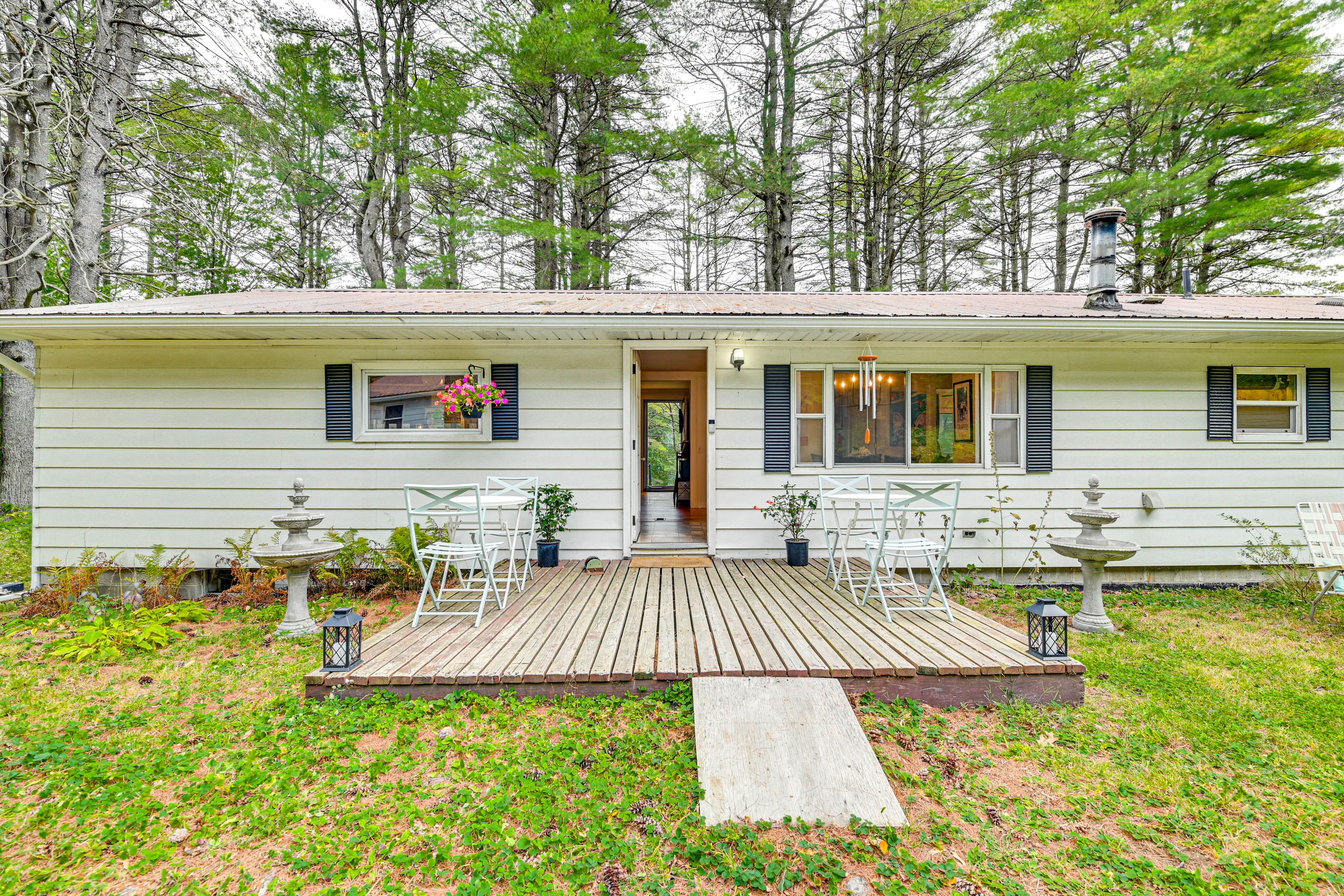 Deck | Outdoor Dining Areas | Forest Surroundings