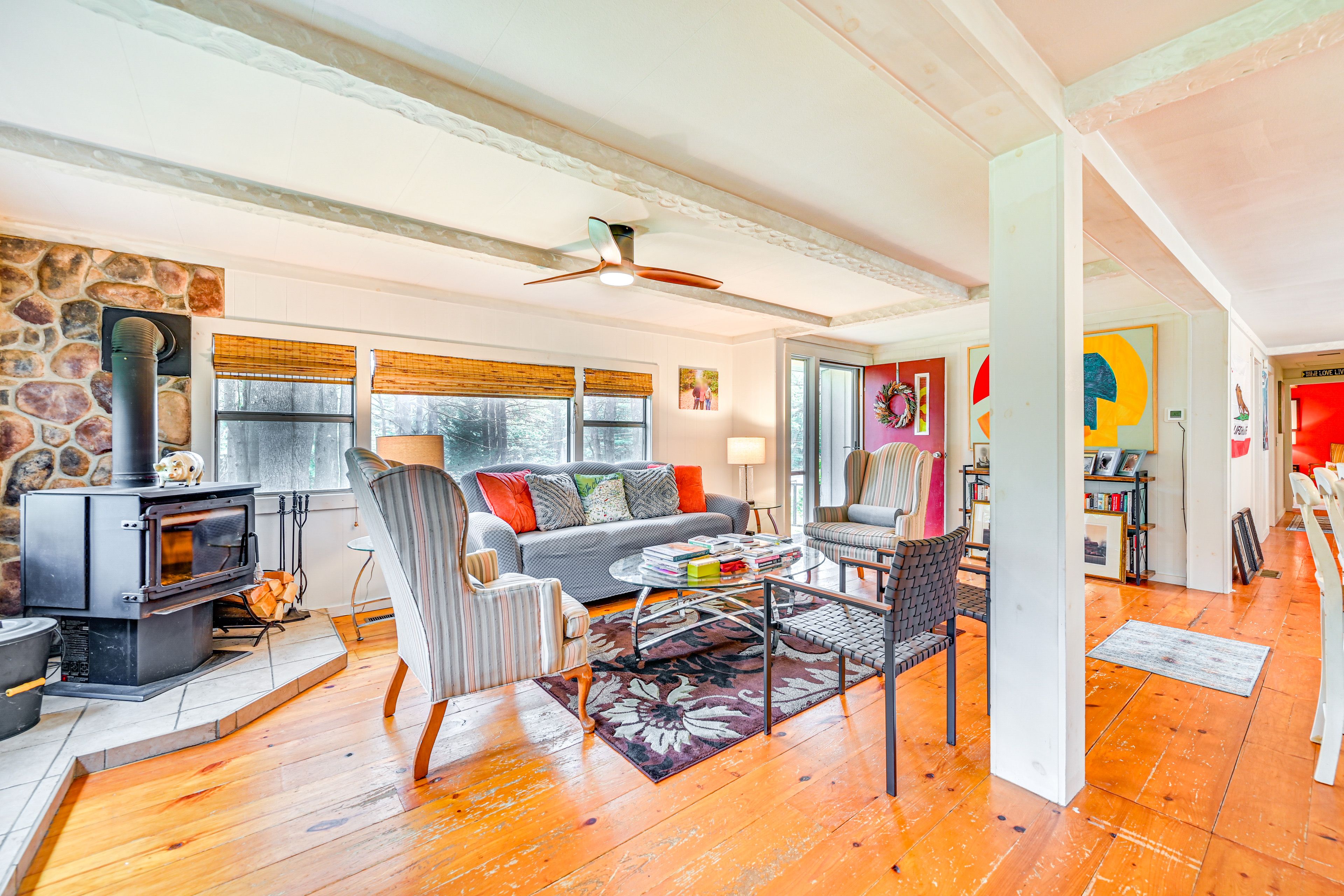 Living Room | Smart TV | Books/Board Games