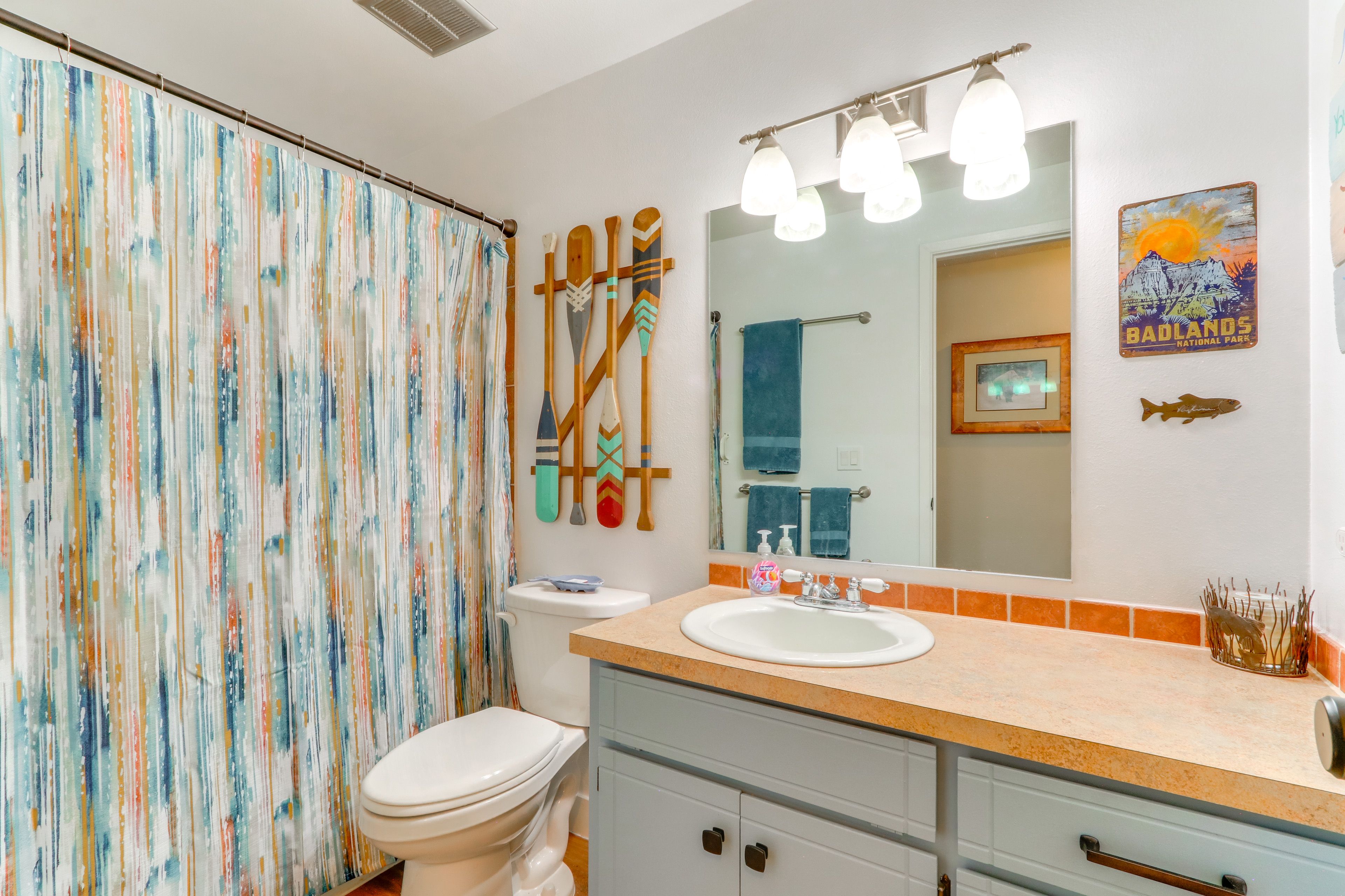 Full Bathroom | Towels Provided | Complimentary Toiletries | Main Level