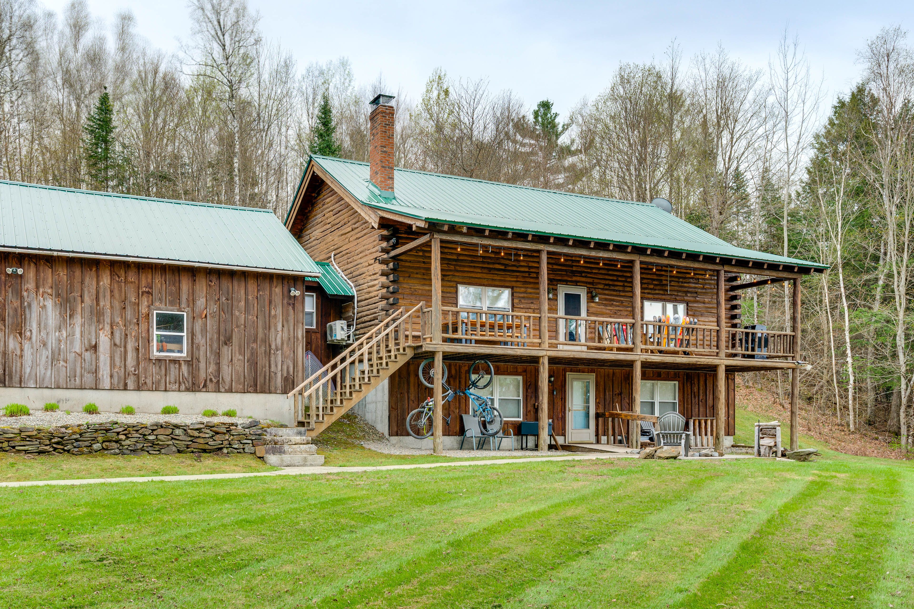 Lyndonville Vacation Rental | 3BR | 3BA | Stairs Required | 2,900 Sq Ft