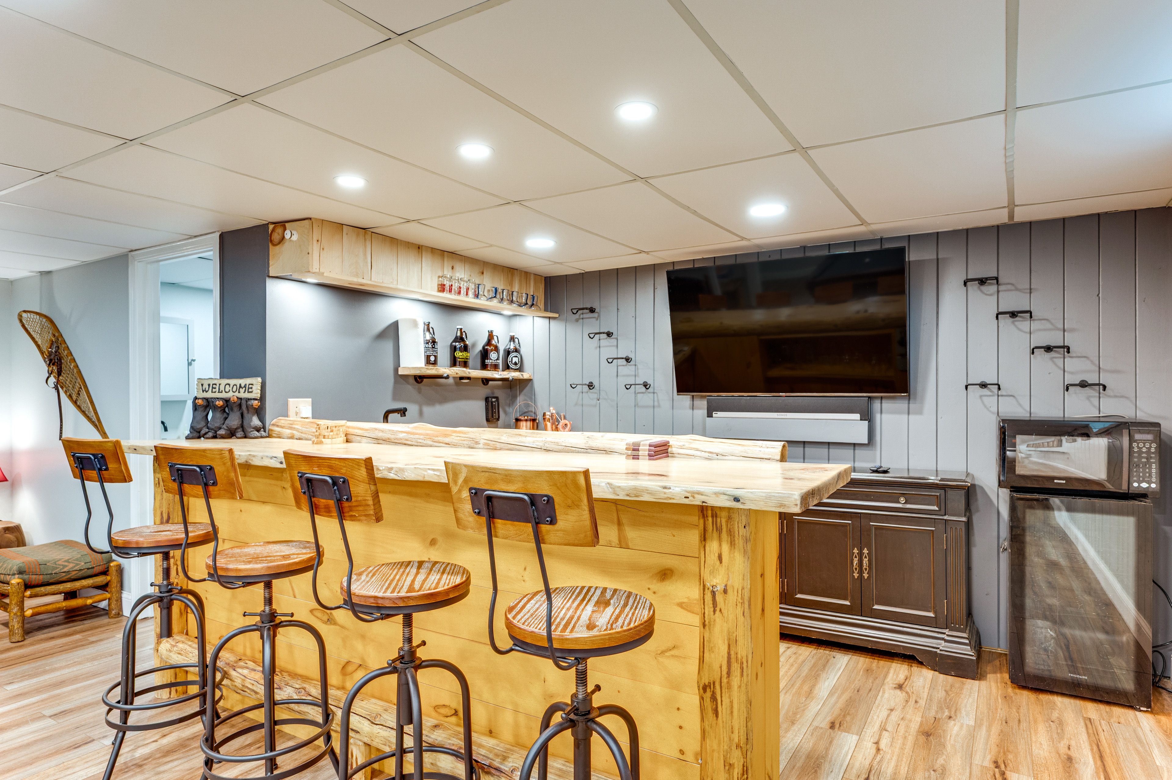 Wet Bar | Lower Level | Microwave | Sink | Flat-Screen TV