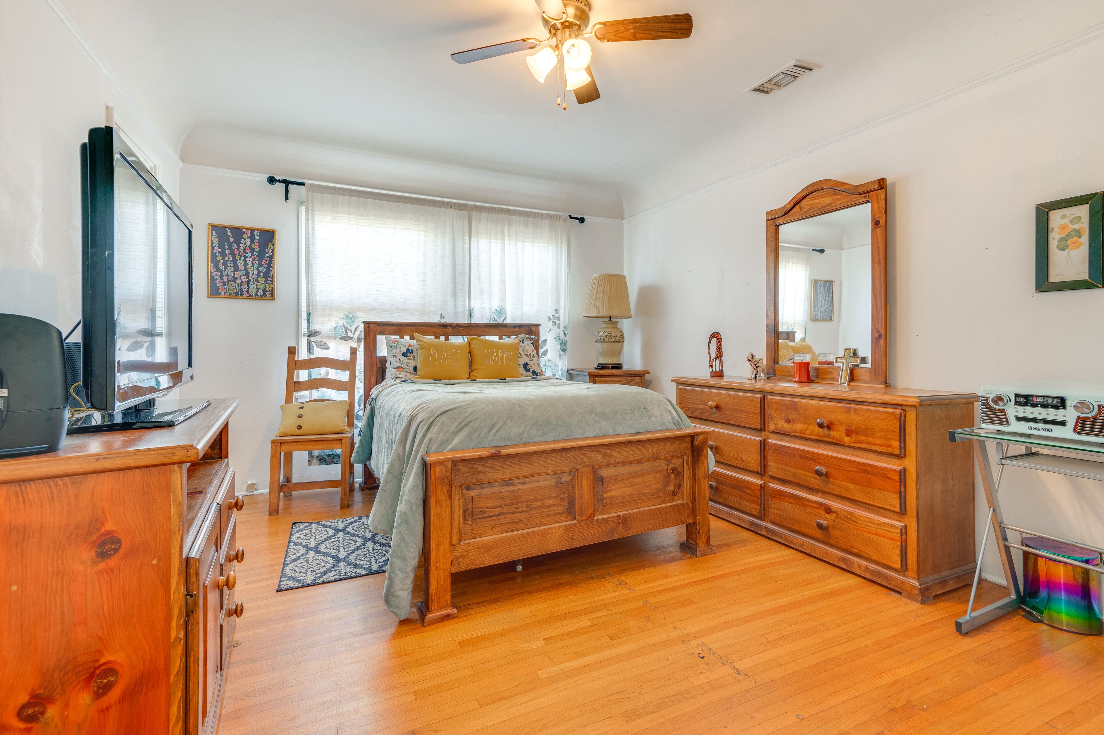 Bedroom 1 | Queen Bed | Linens Provided