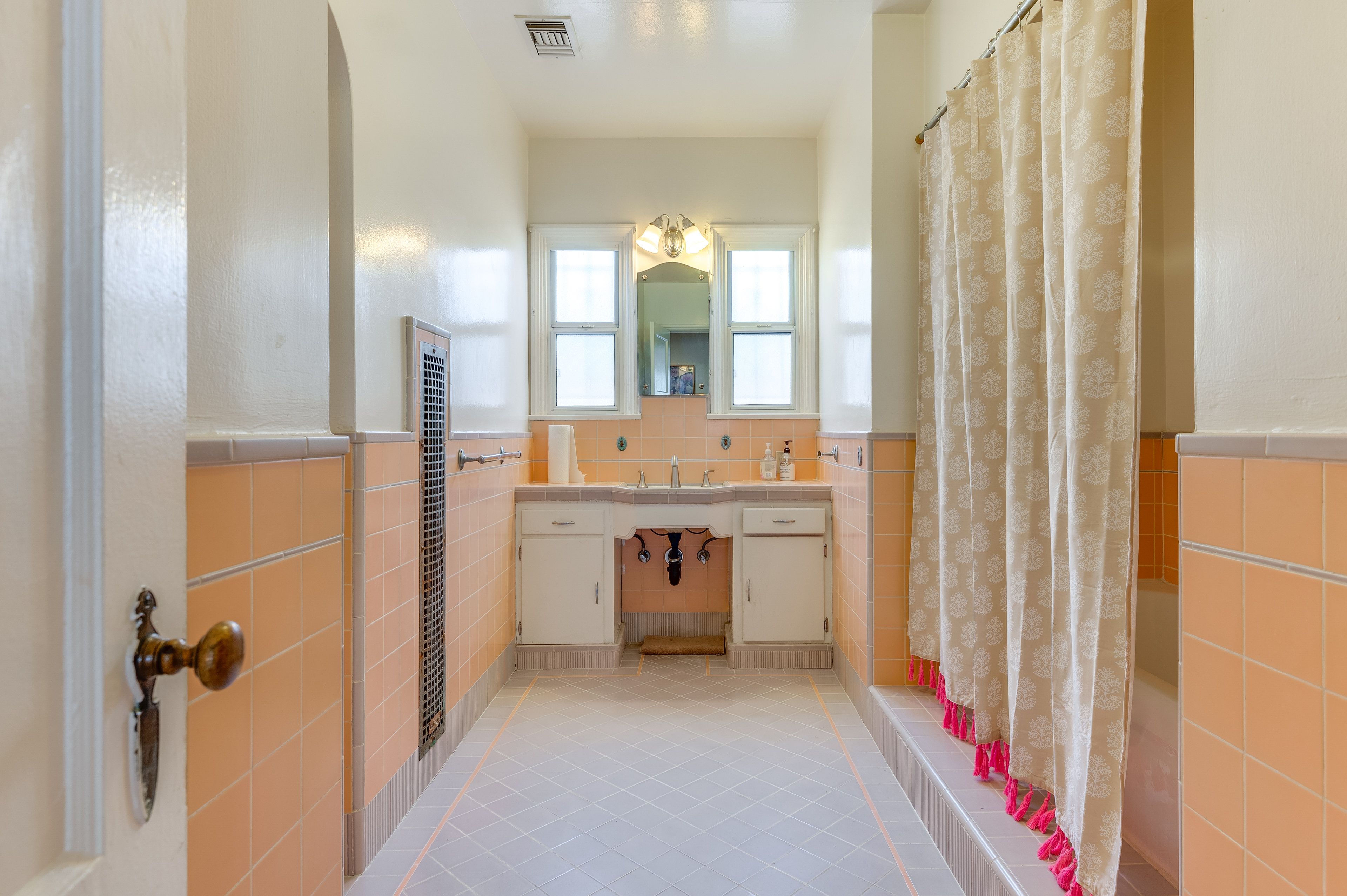 Bathroom | Complimentary Toiletries | Towels Provided