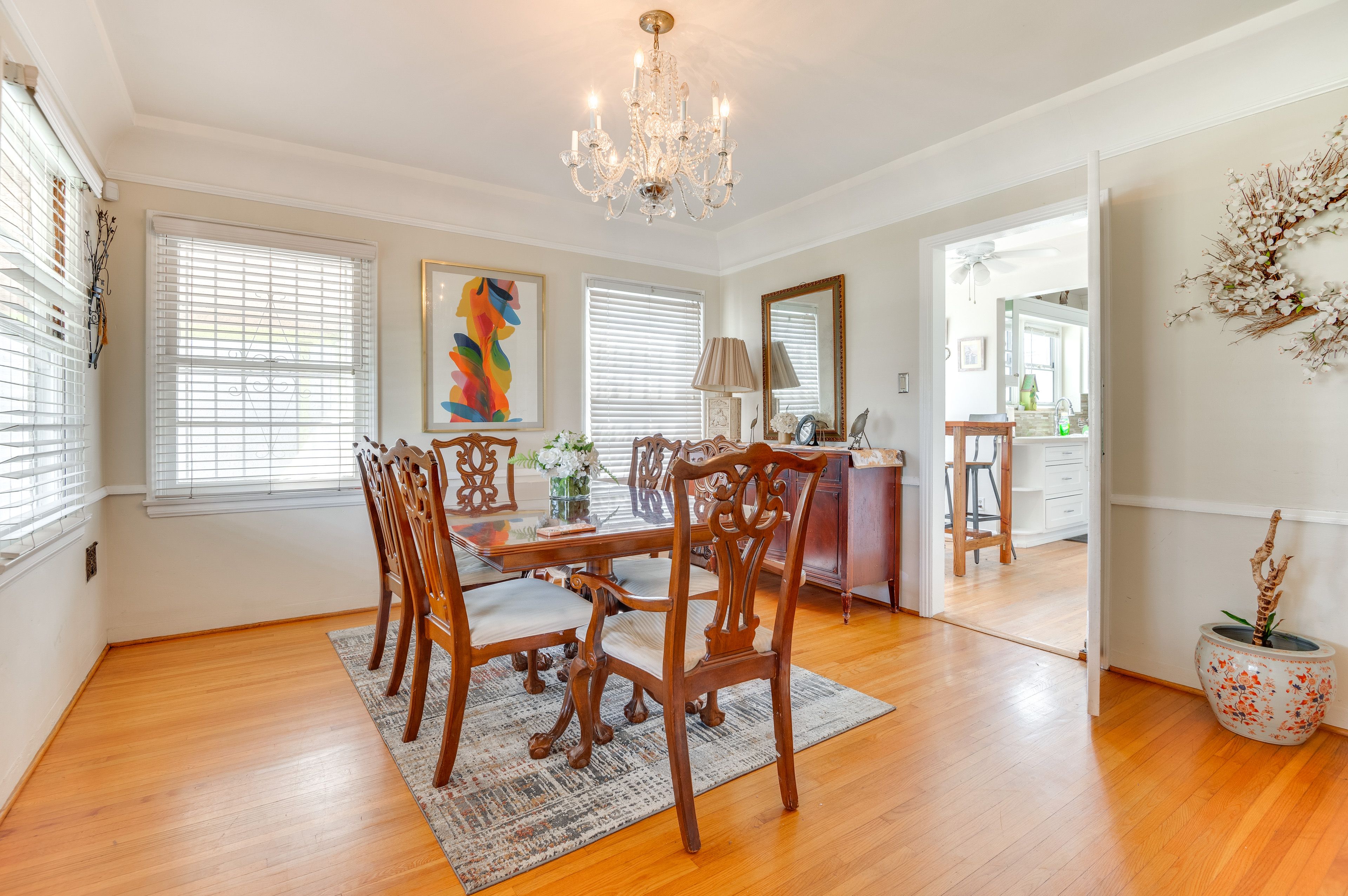 Dining Area | Dishware/Flatware Provided