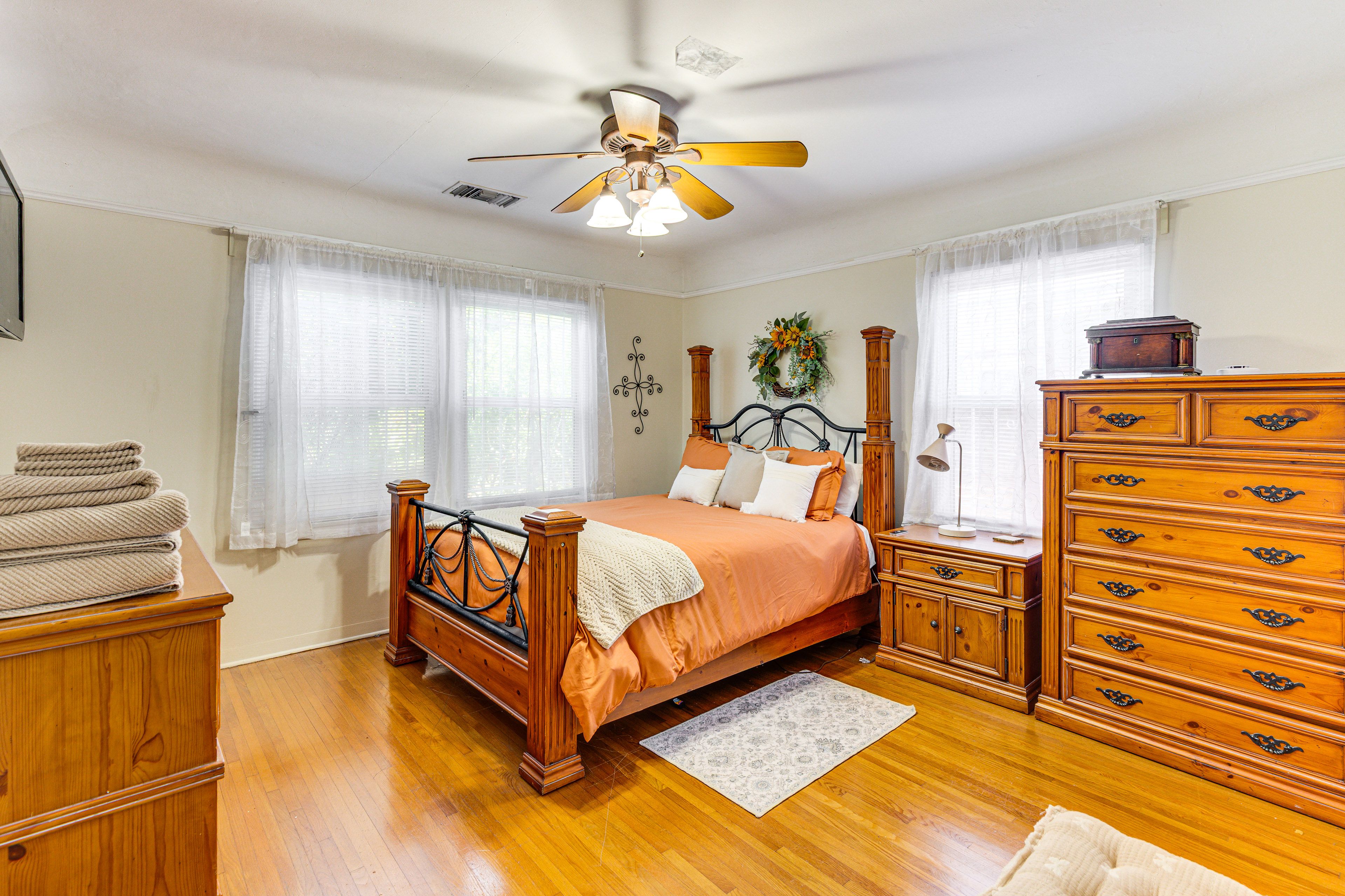 Bedroom 3 | Queen Bed