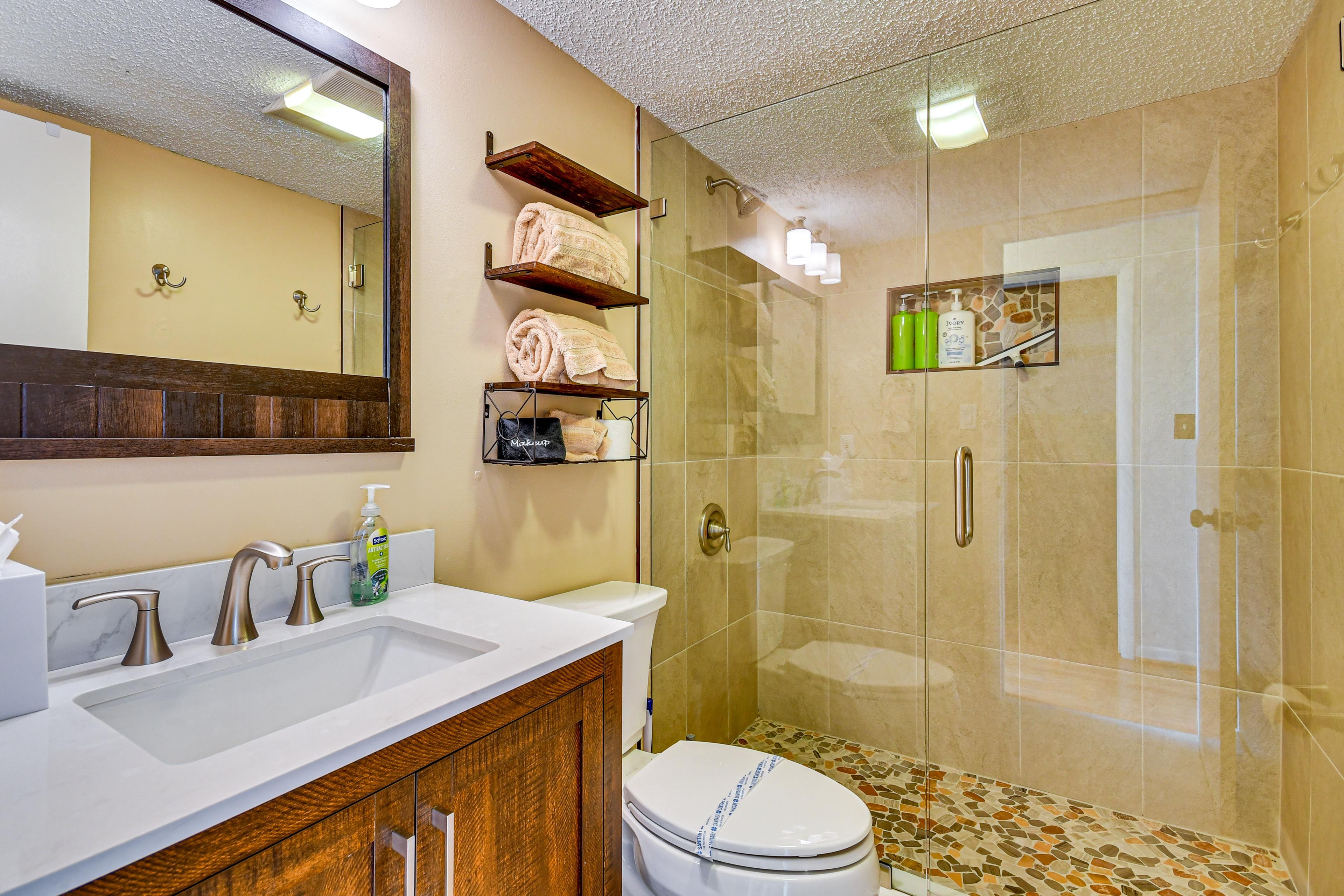 Full Bath | 2nd Floor