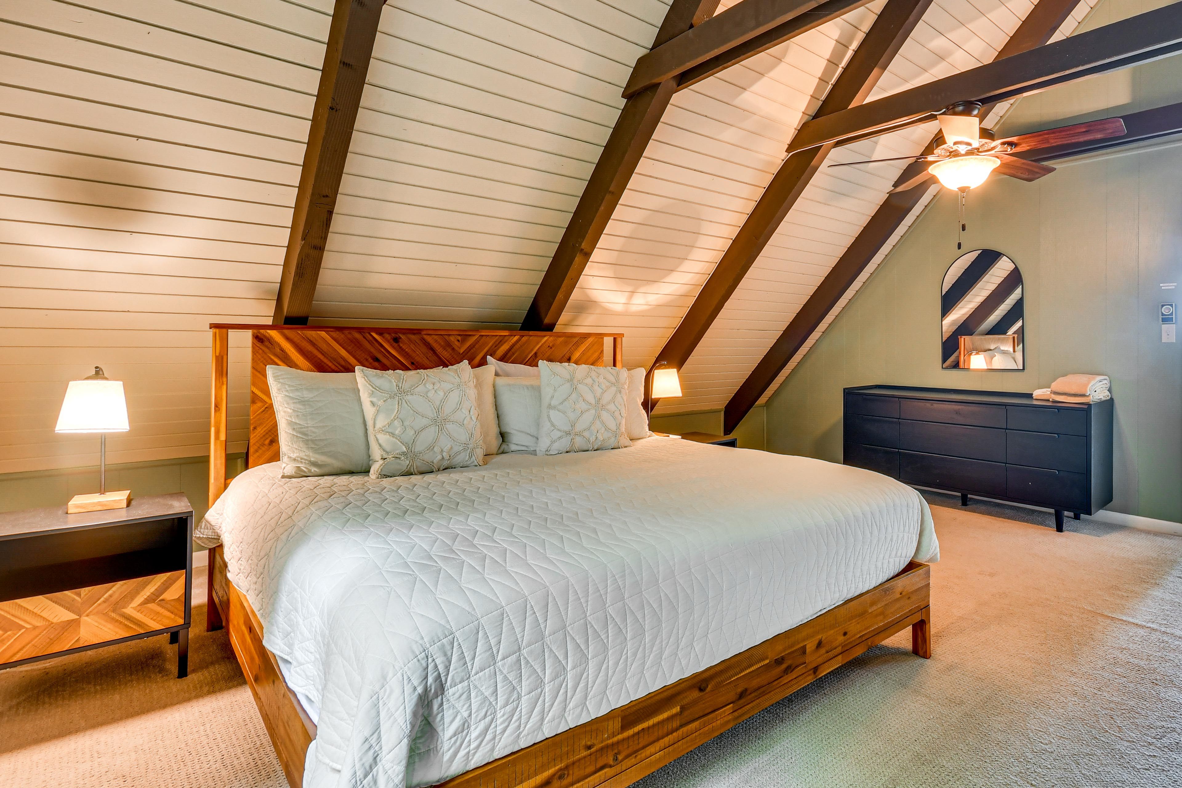 Bedroom 3 | King Bed | 3rd Floor