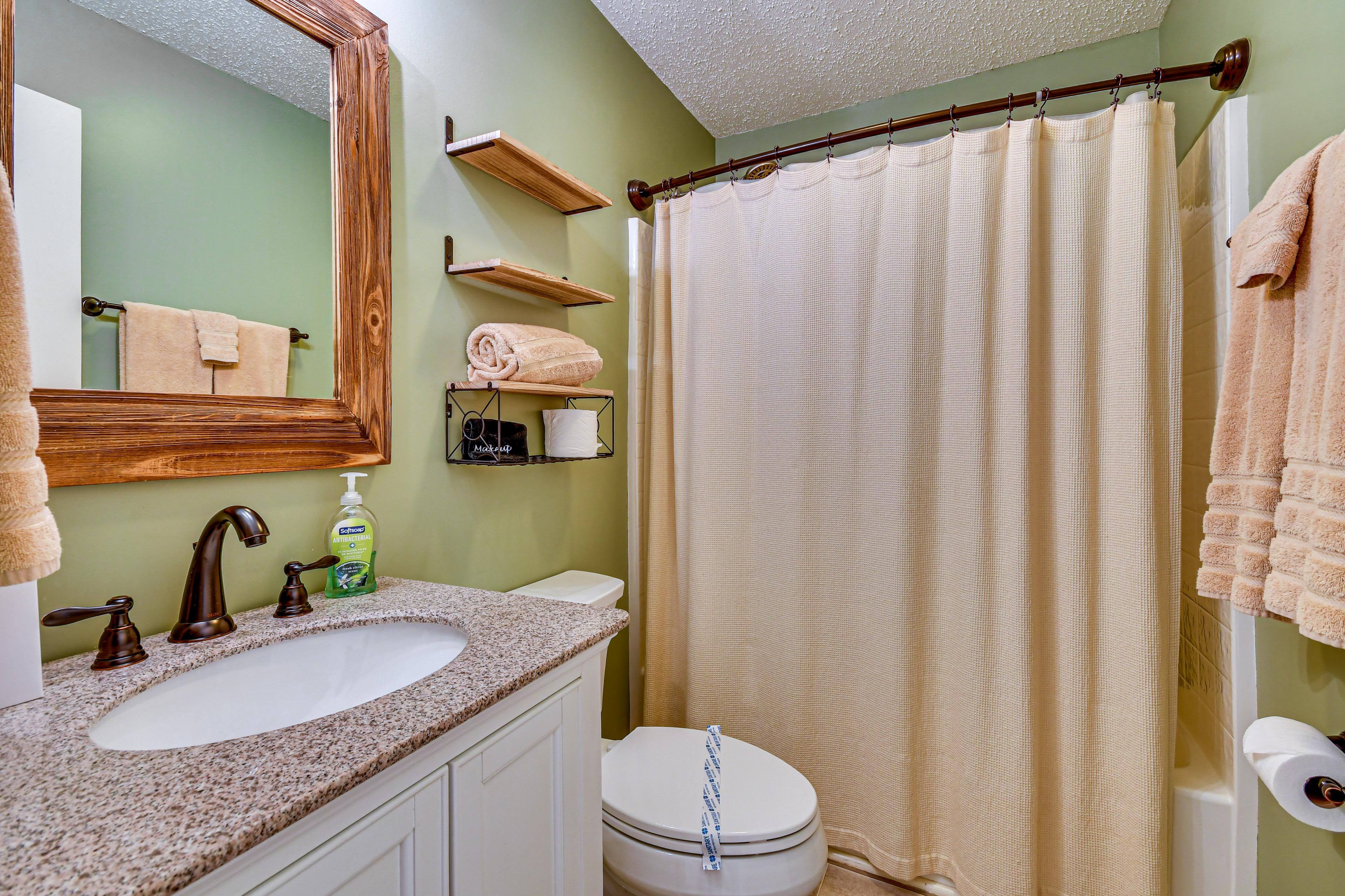Full Bath | 1st Floor