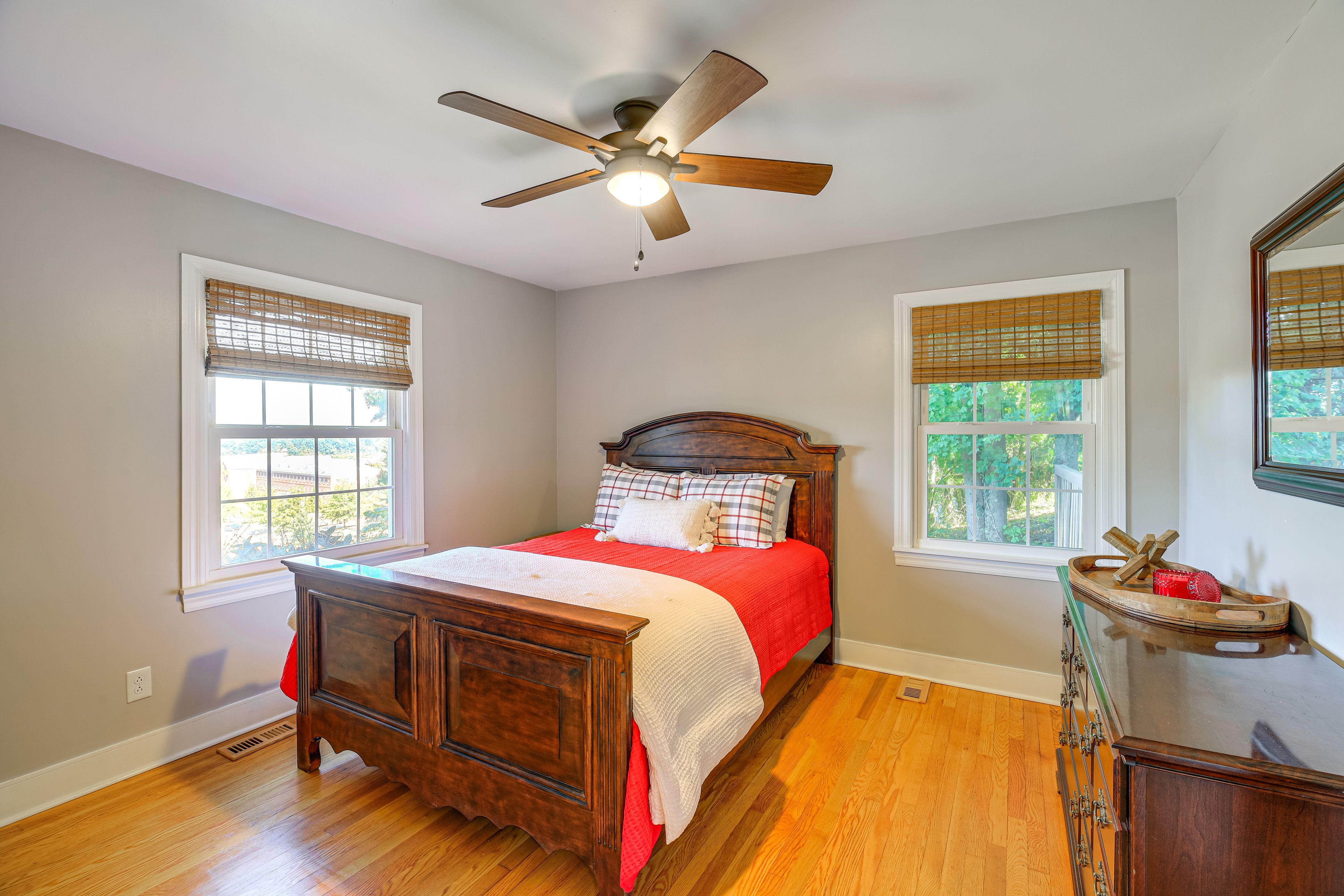 Bedroom 3 | Queen Bed | 1st Floor