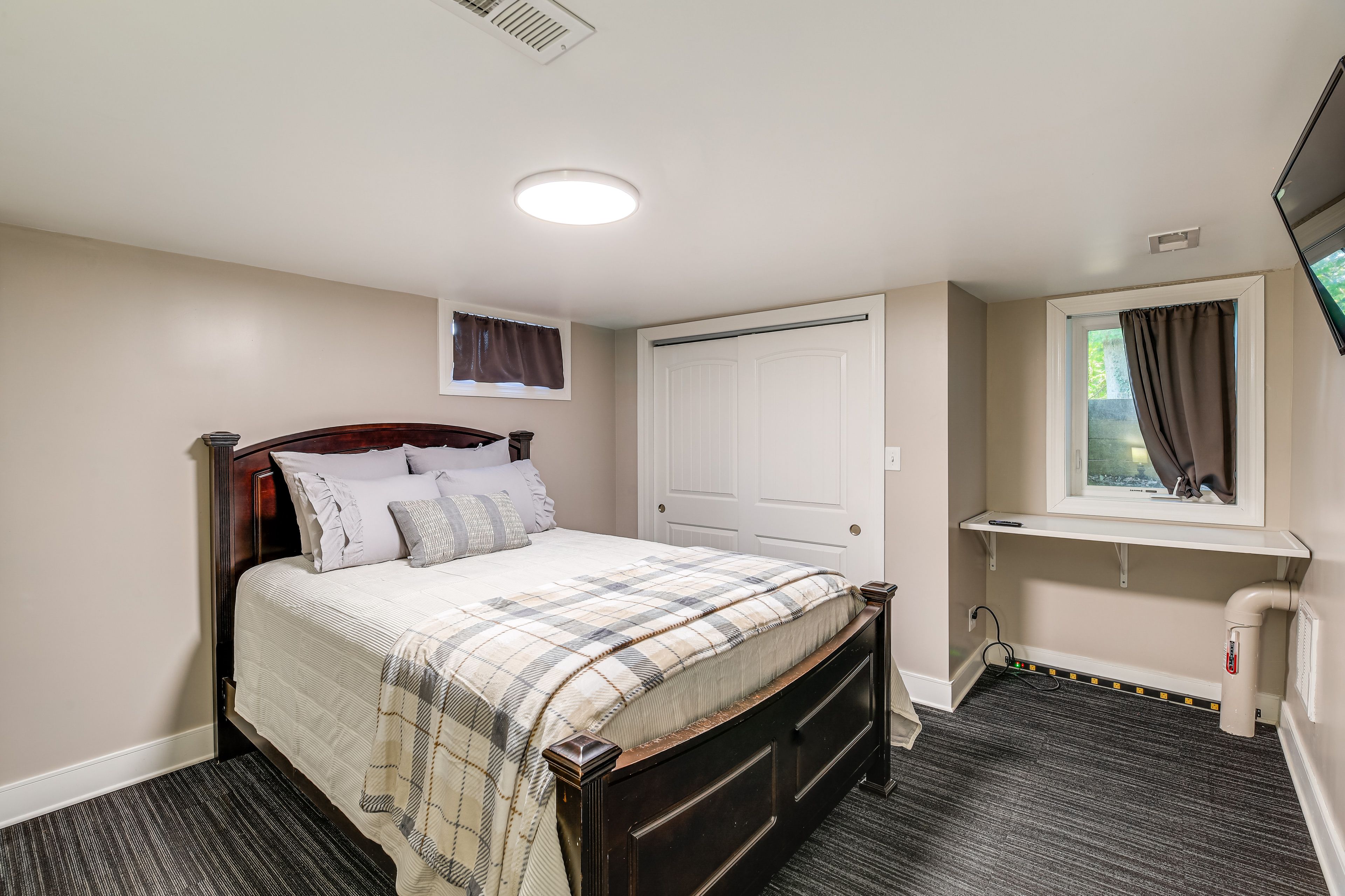 Bedroom 1 | Queen Bed | Basement Floor | Linens Provided