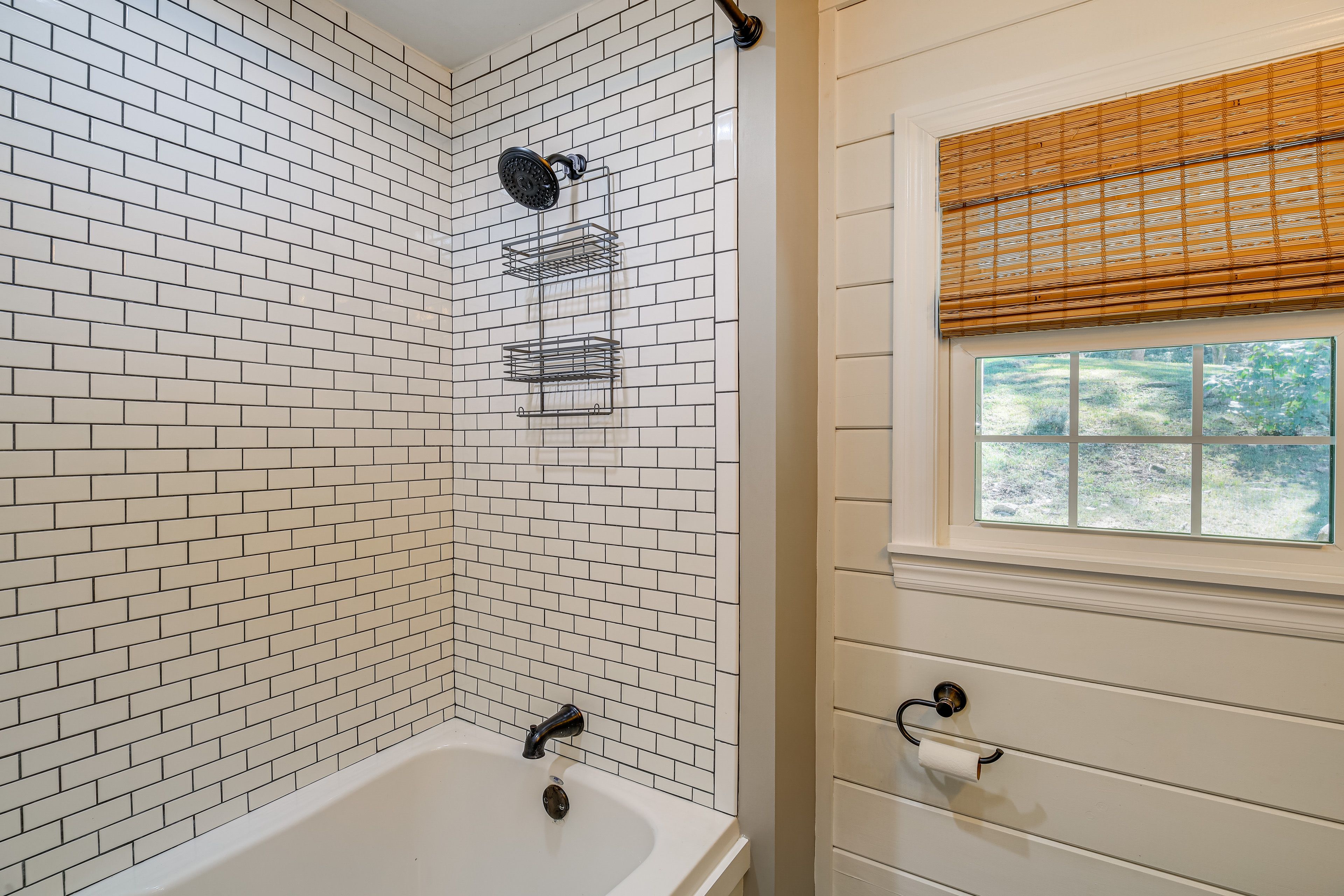 Full Bathroom | 1st Floor | Shower/Tub Combo