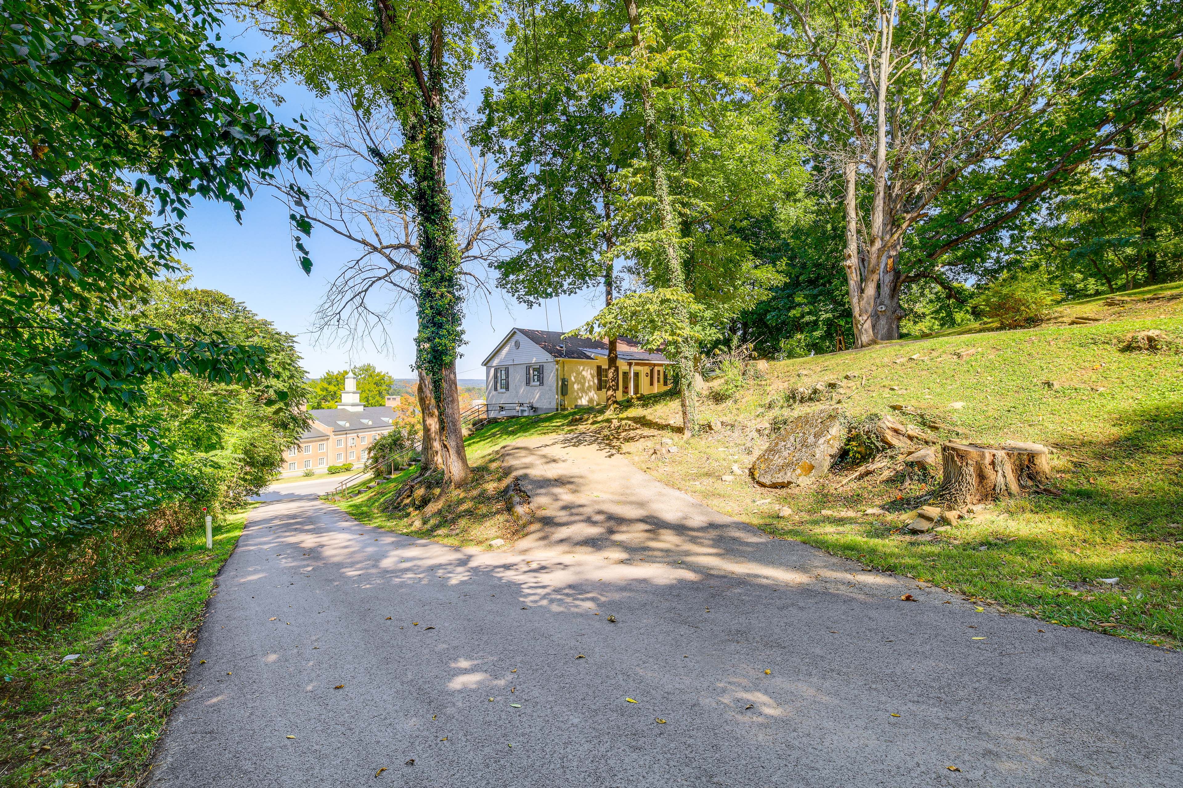 Parking | Driveway (4 Vehicles)