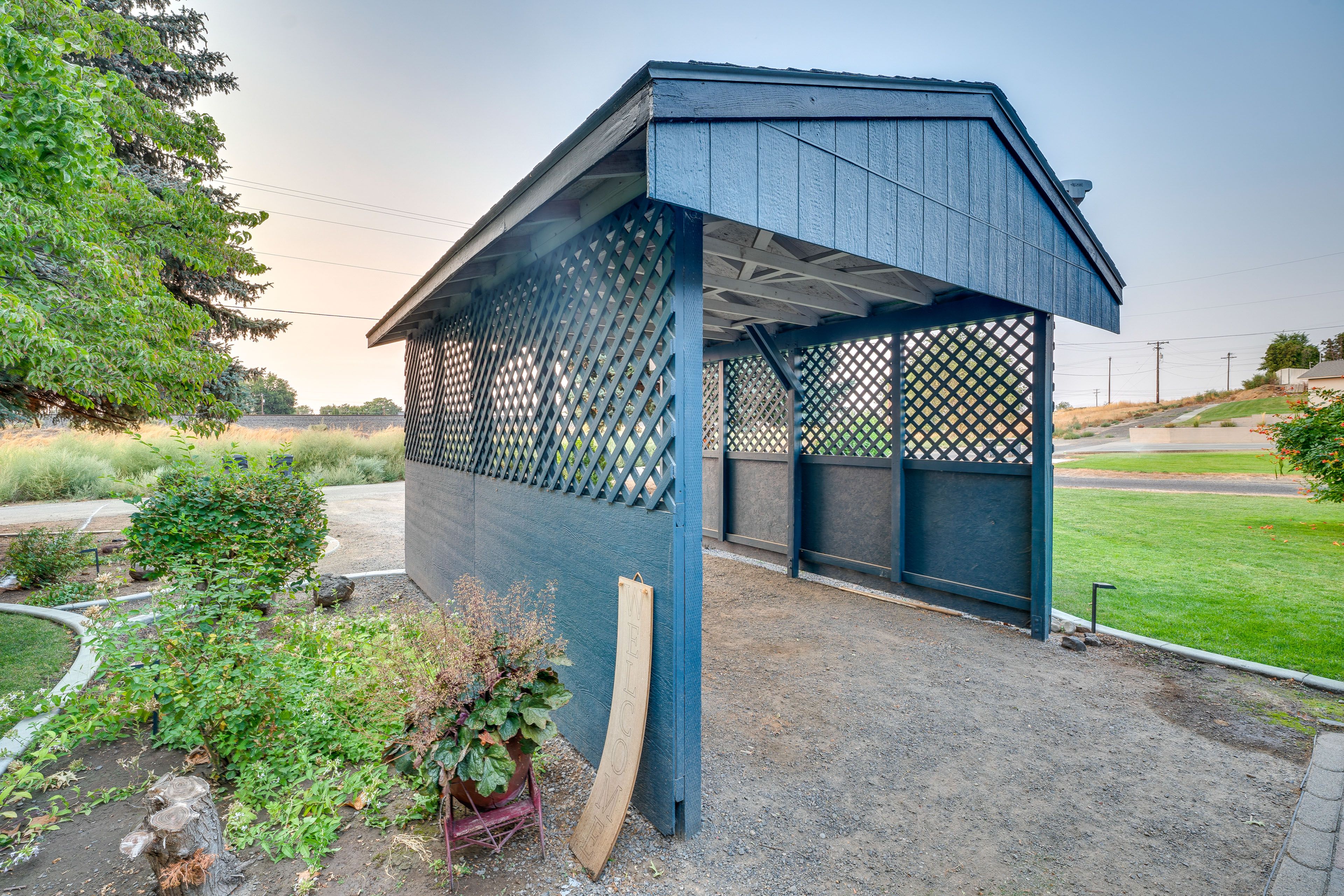 Parking | Carport (1 Vehicle) | Driveway (Ample Parking Space)