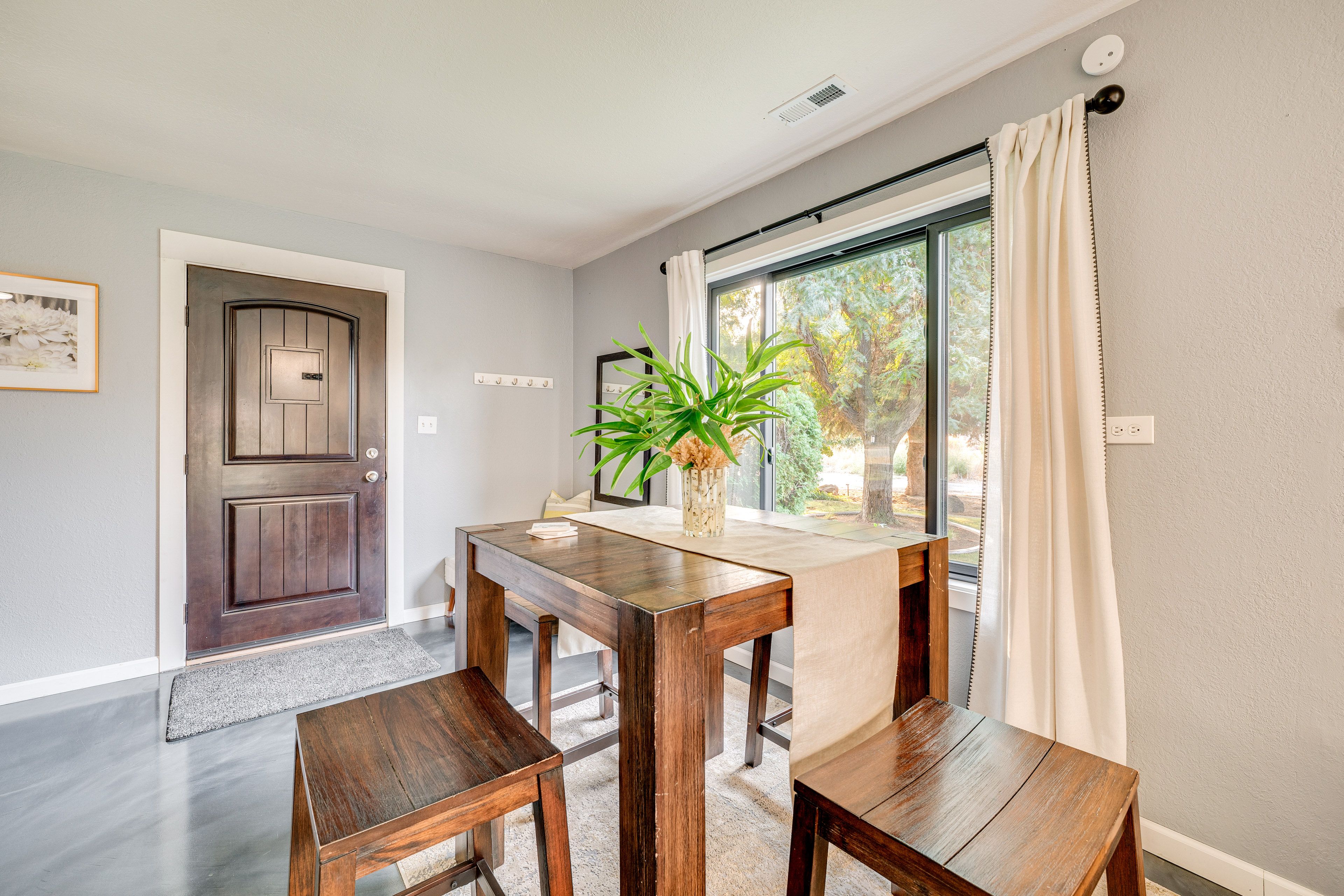 Dining Area | Dishware & Flatware