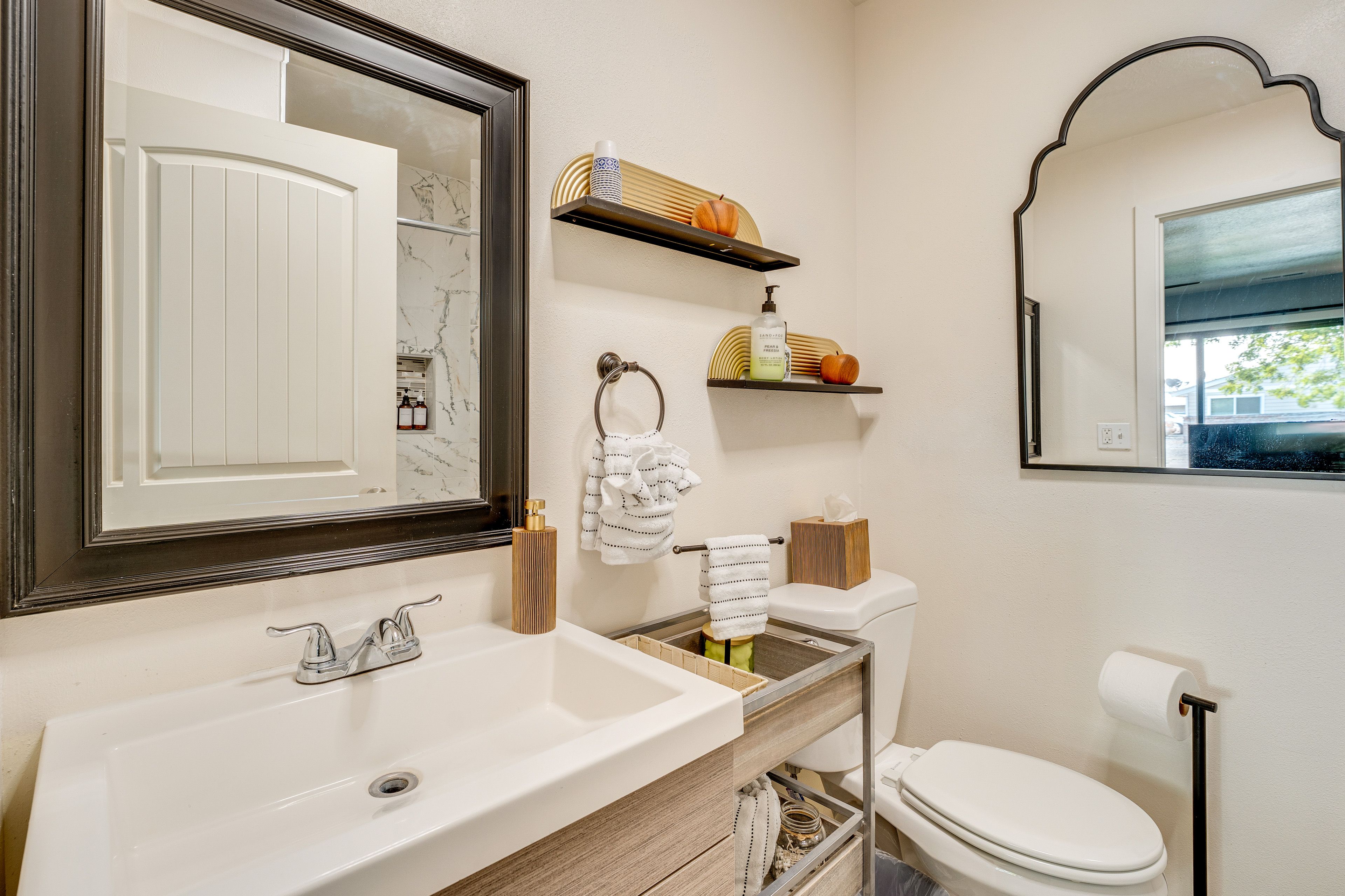 Full Bathroom | Complimentary Toiletries