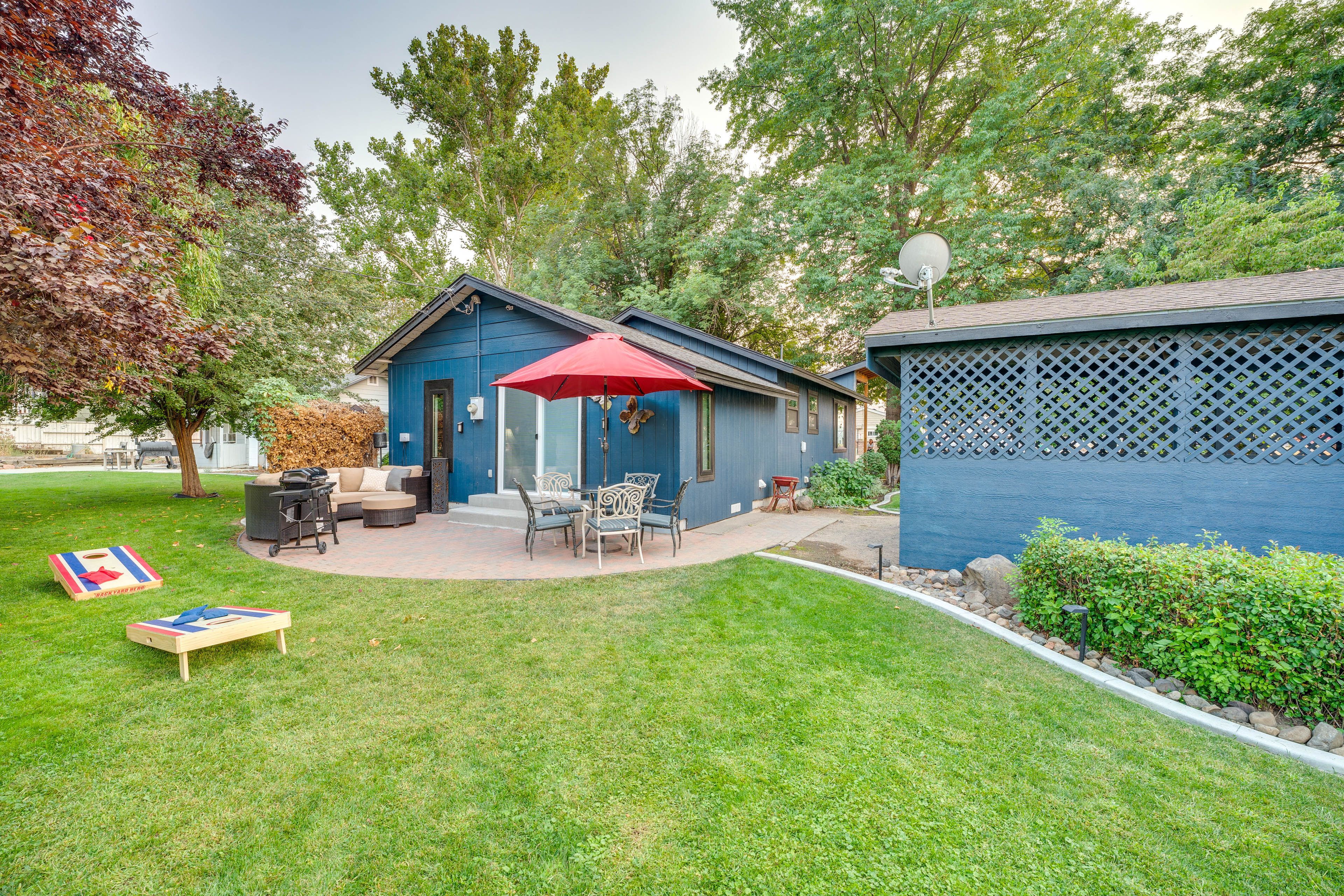 Furnished Patio | Charcoal Grill | Cornhole