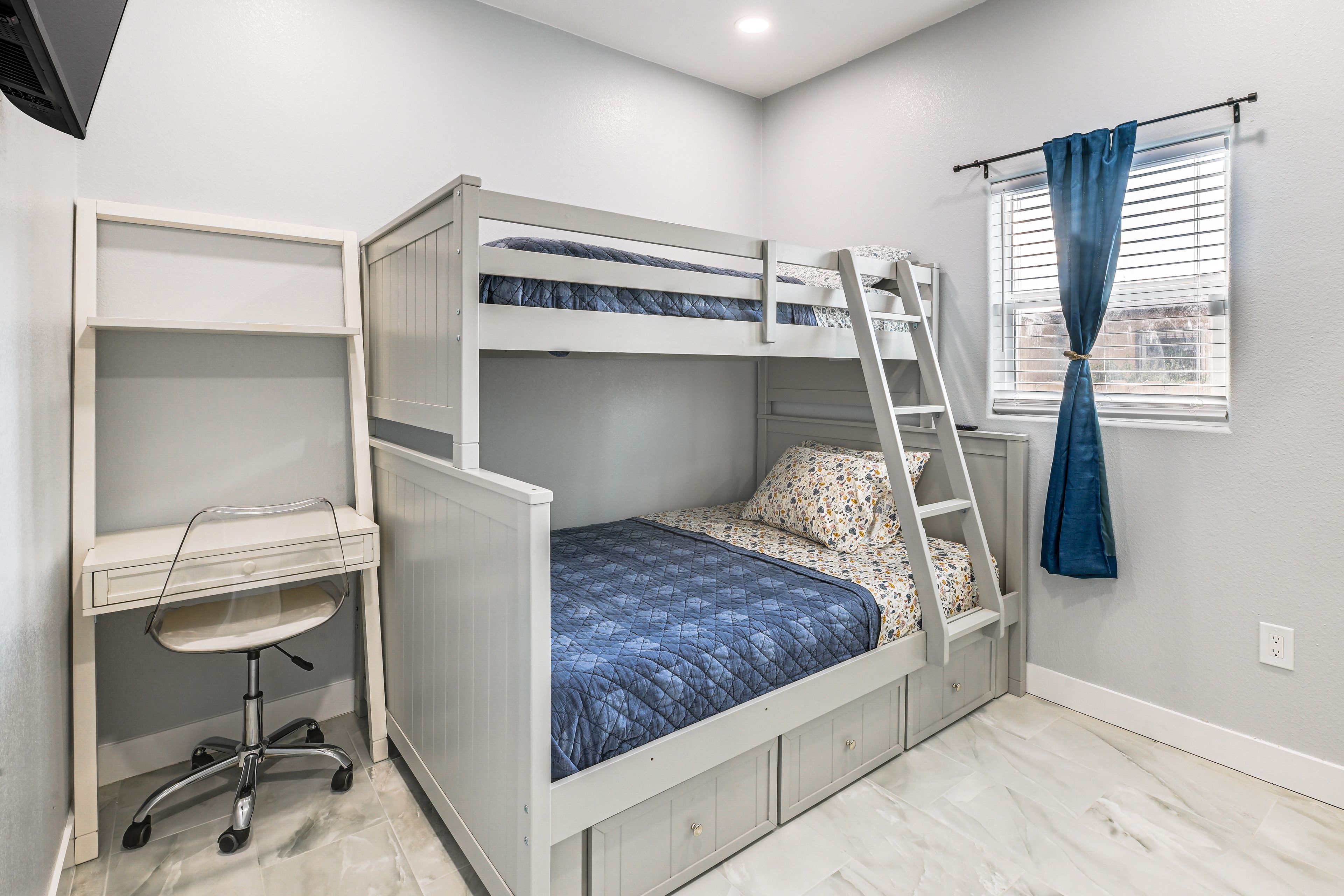 Bedroom 2 | Twin/Full Bunk Bed | Linens Provided