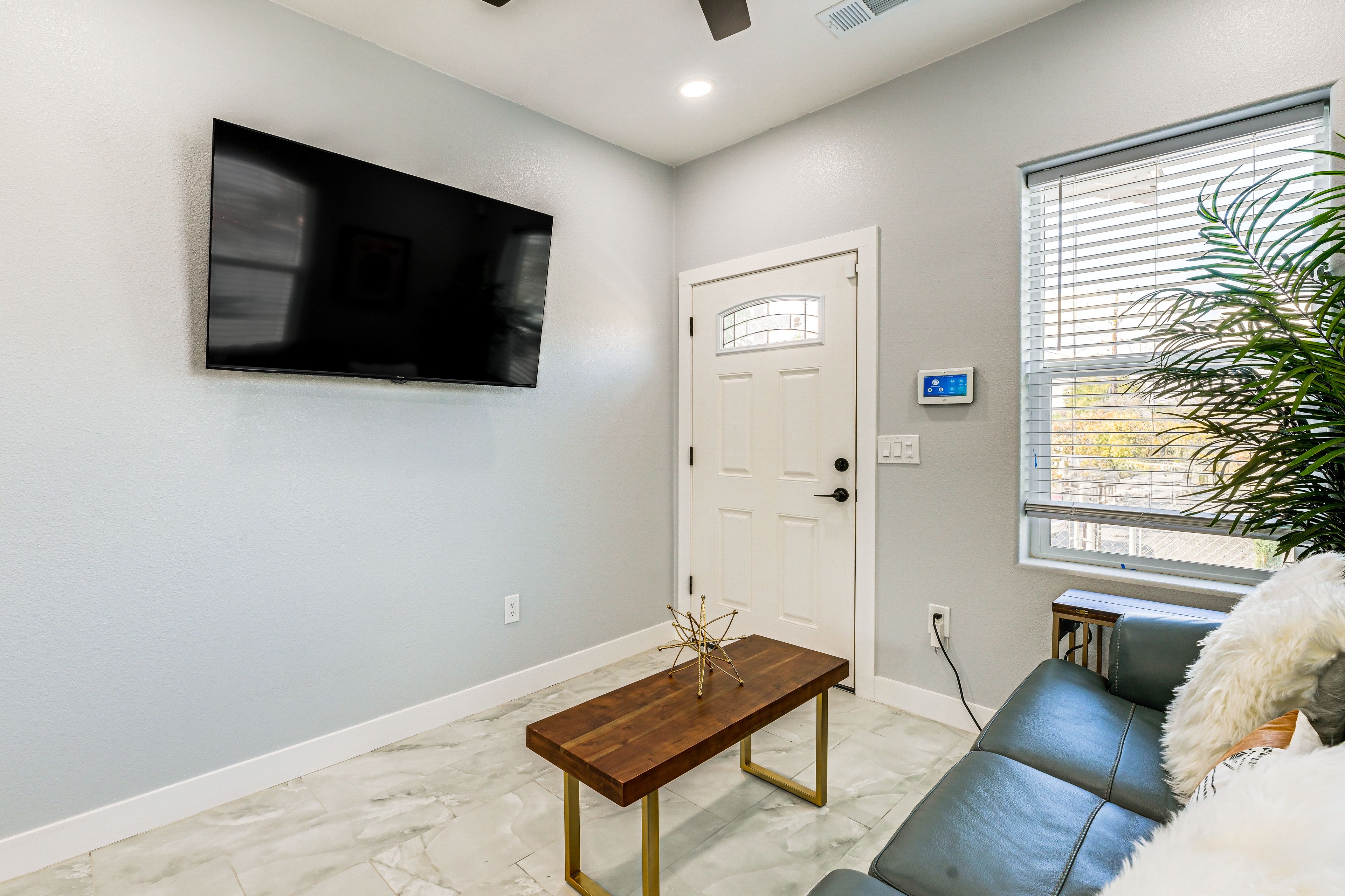 Living Room | Queen Sleeper Sofa | Free WiFi