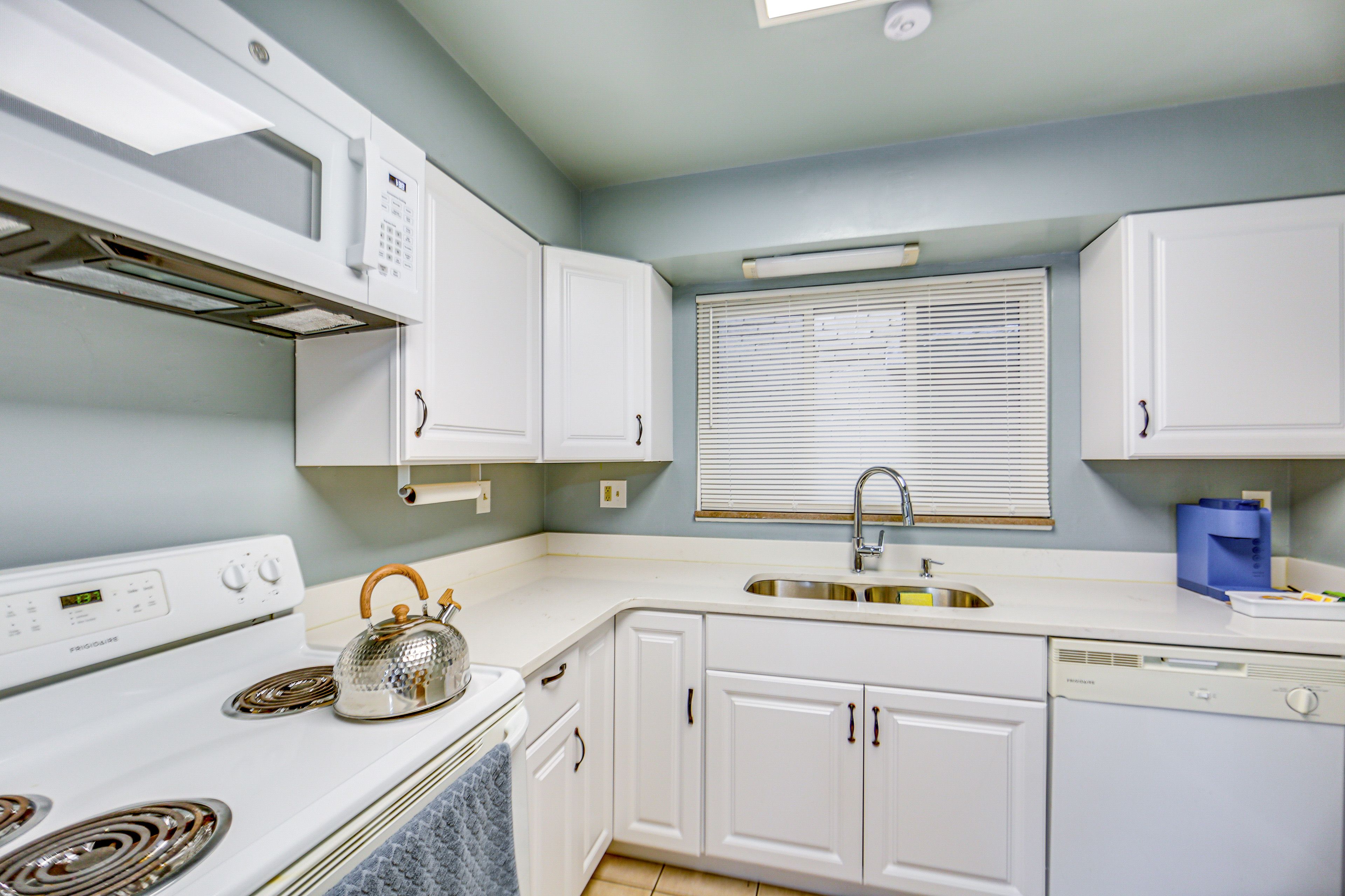 Kitchen | Central Heating | Window A/C Units | Free WiFi