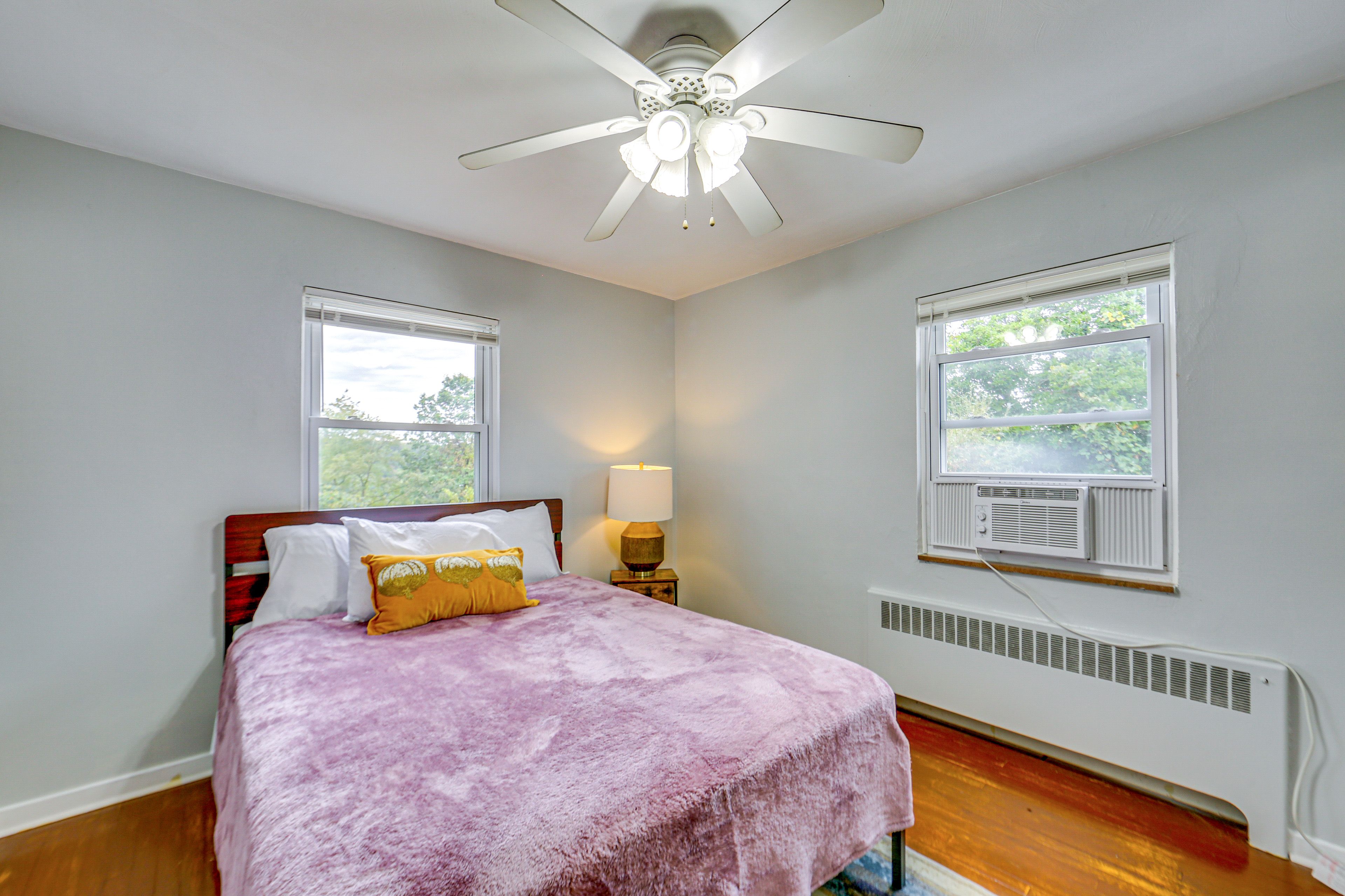 Bedroom 2 | Queen Bed