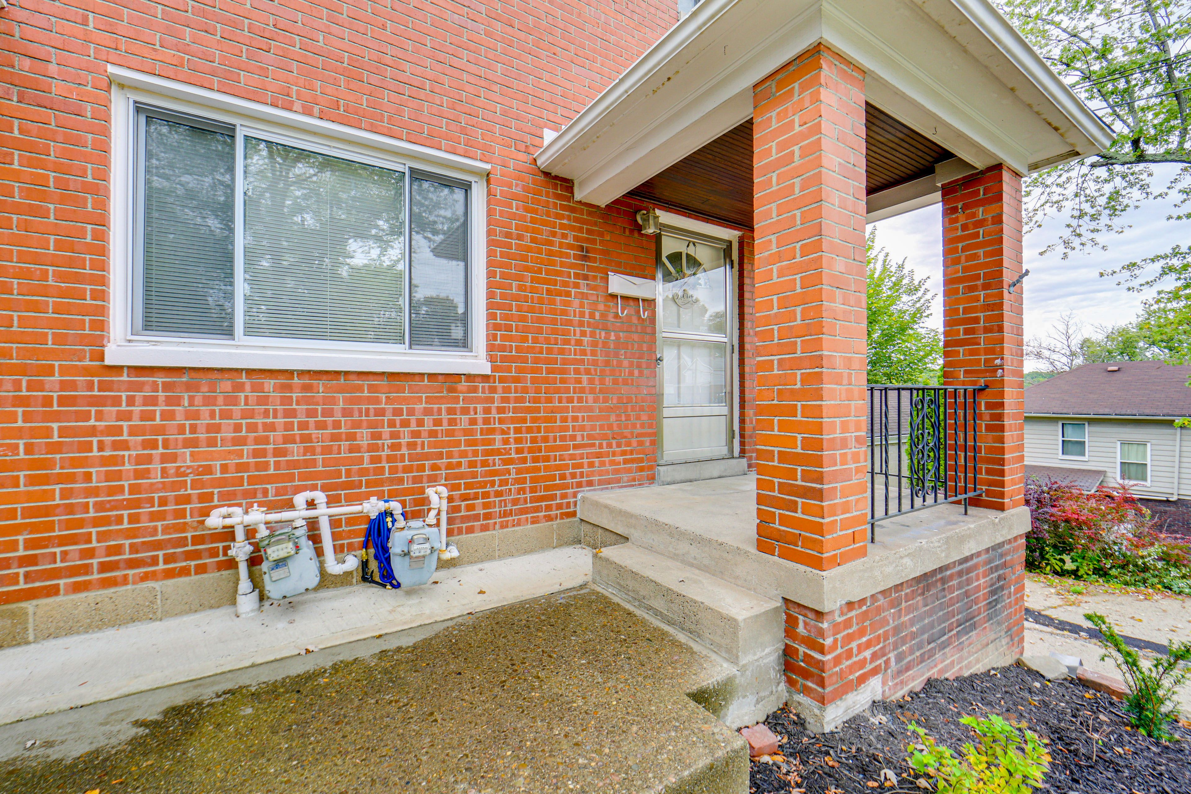 Apartment Exterior | Private Entrance