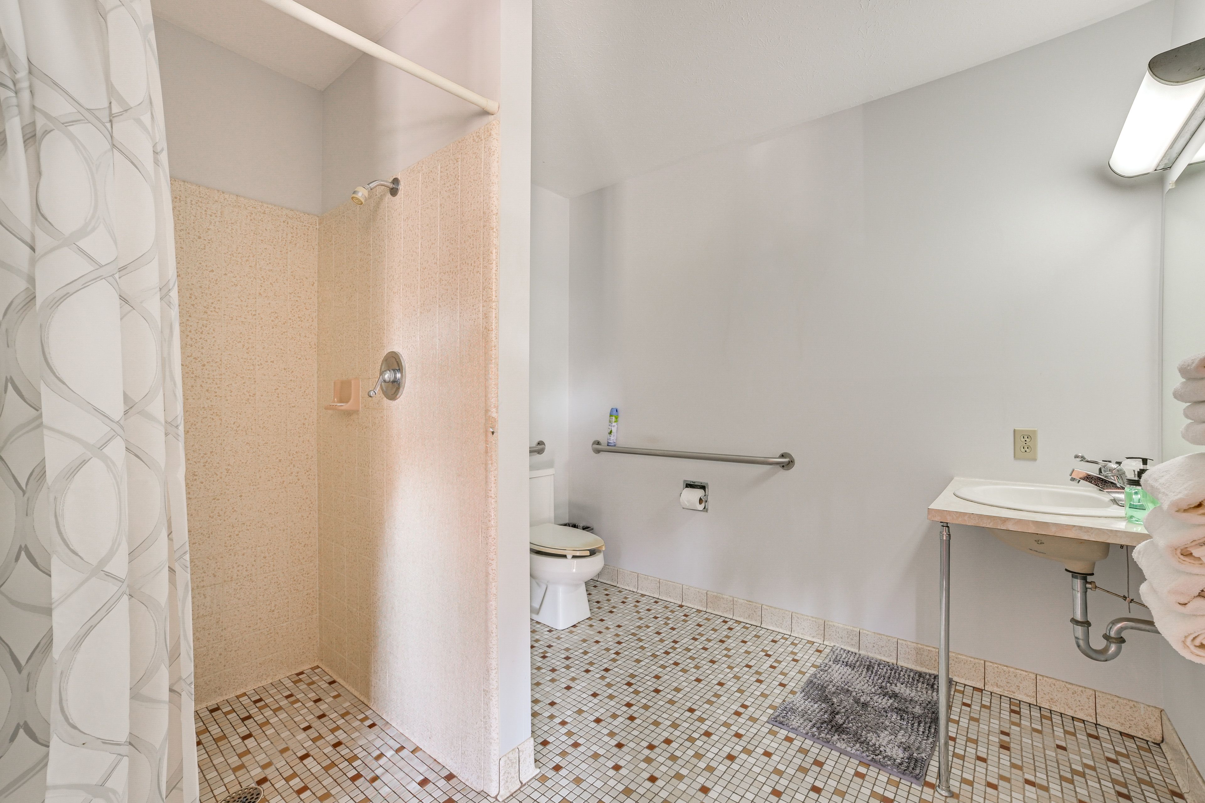 Studio | Full Bathroom | Towels Provided | Complimentary Toiletries