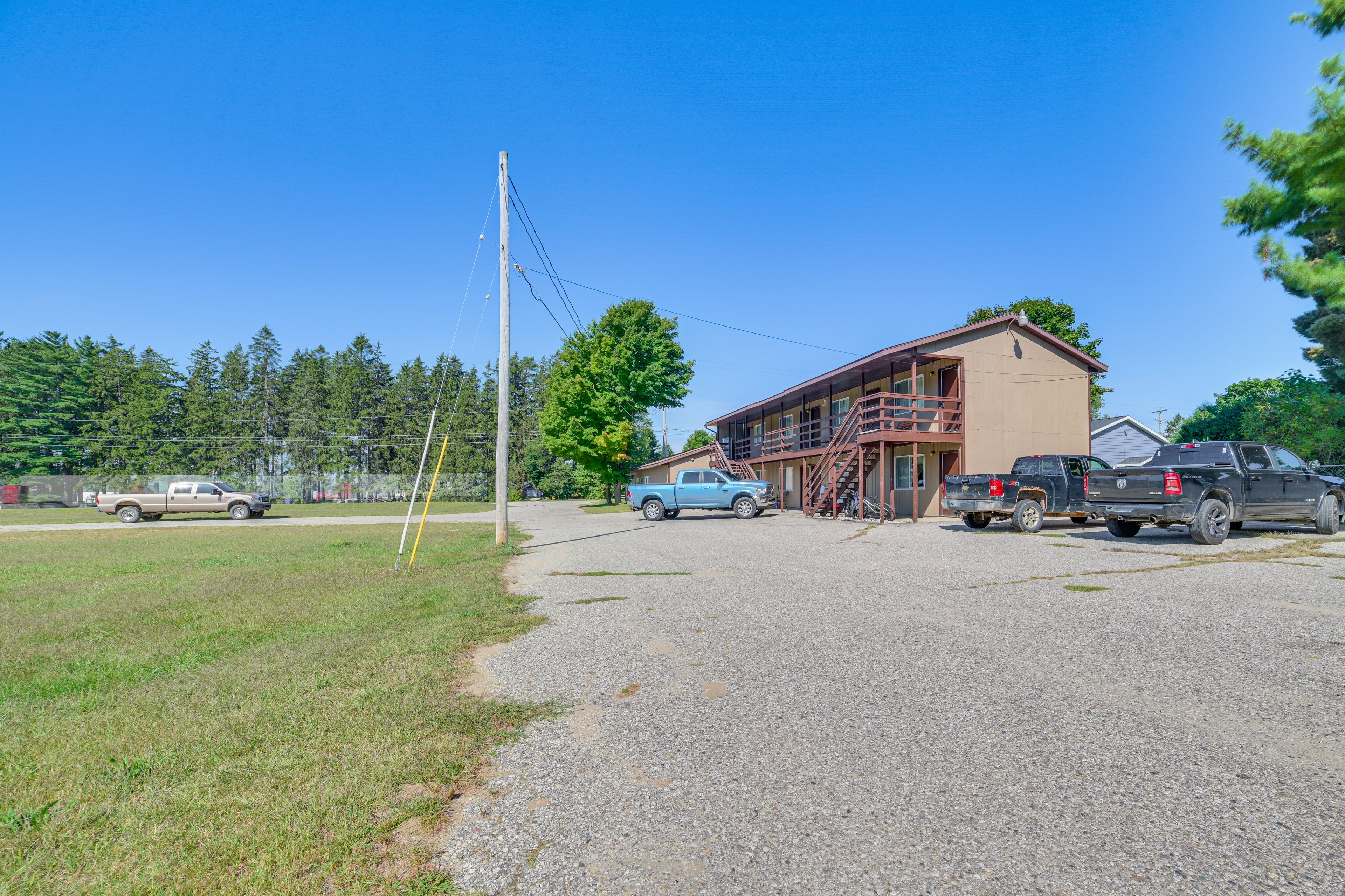RV/Trailer Parking Allowed On-Site