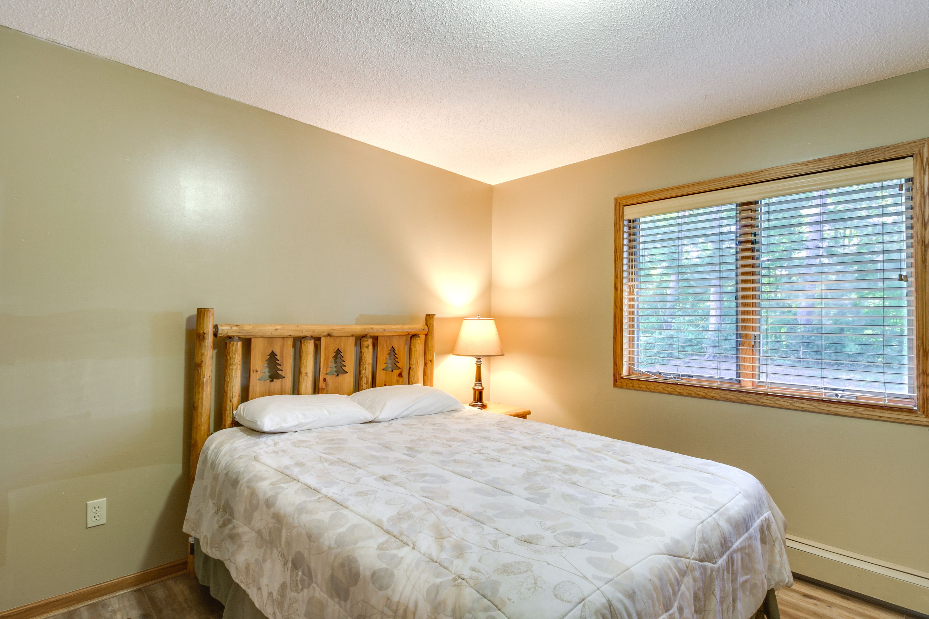 Bedroom 9 | Queen Bed | 2nd Floor