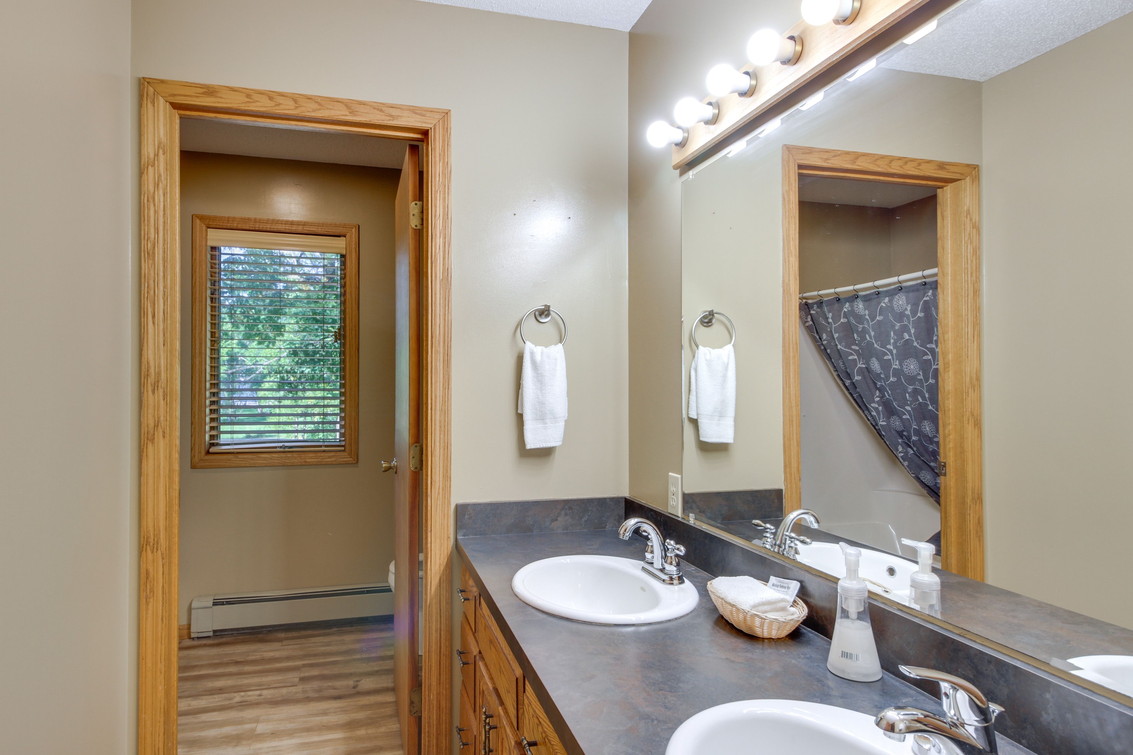 Full Bath | 2nd Floor