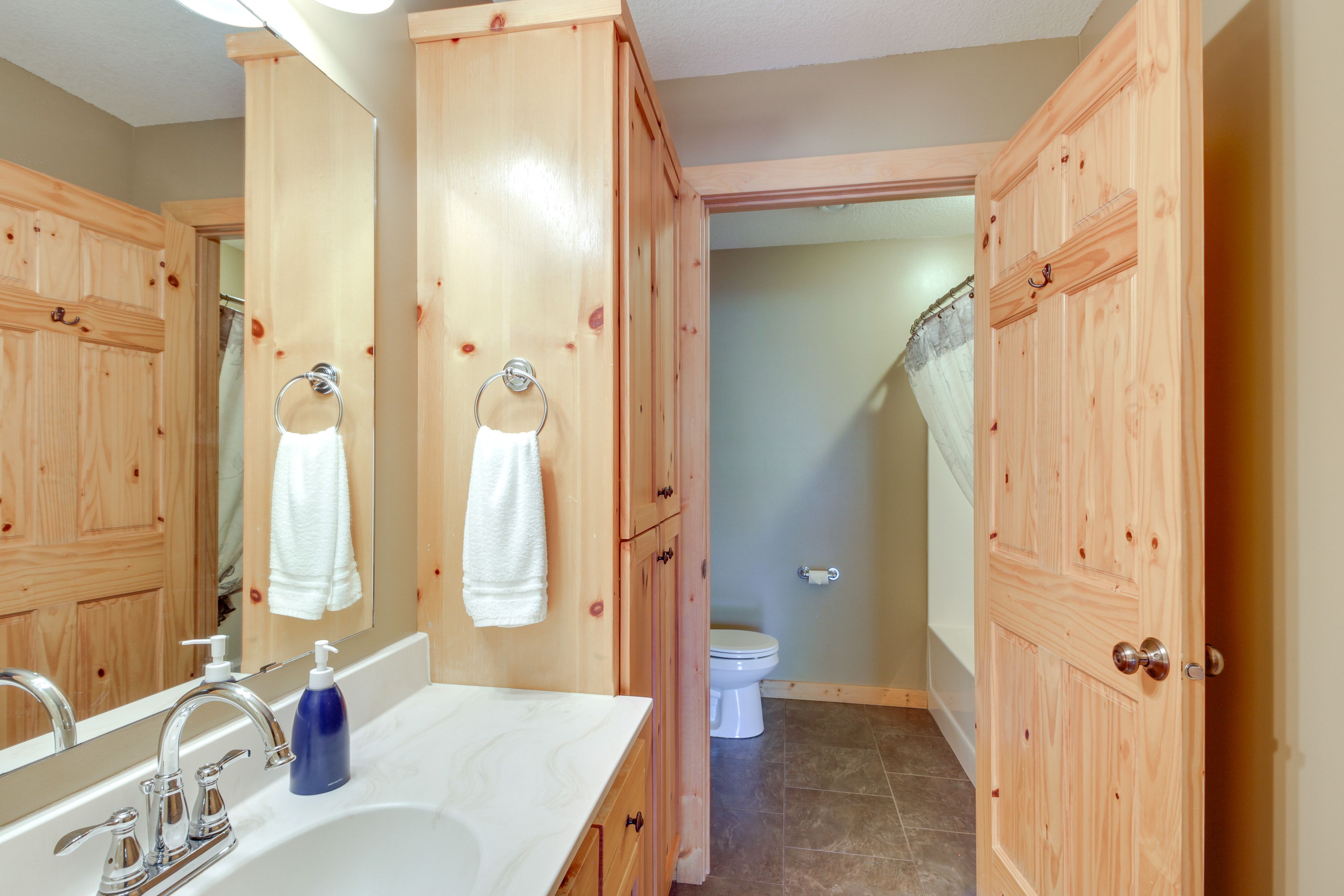Full Bath | 2nd Floor