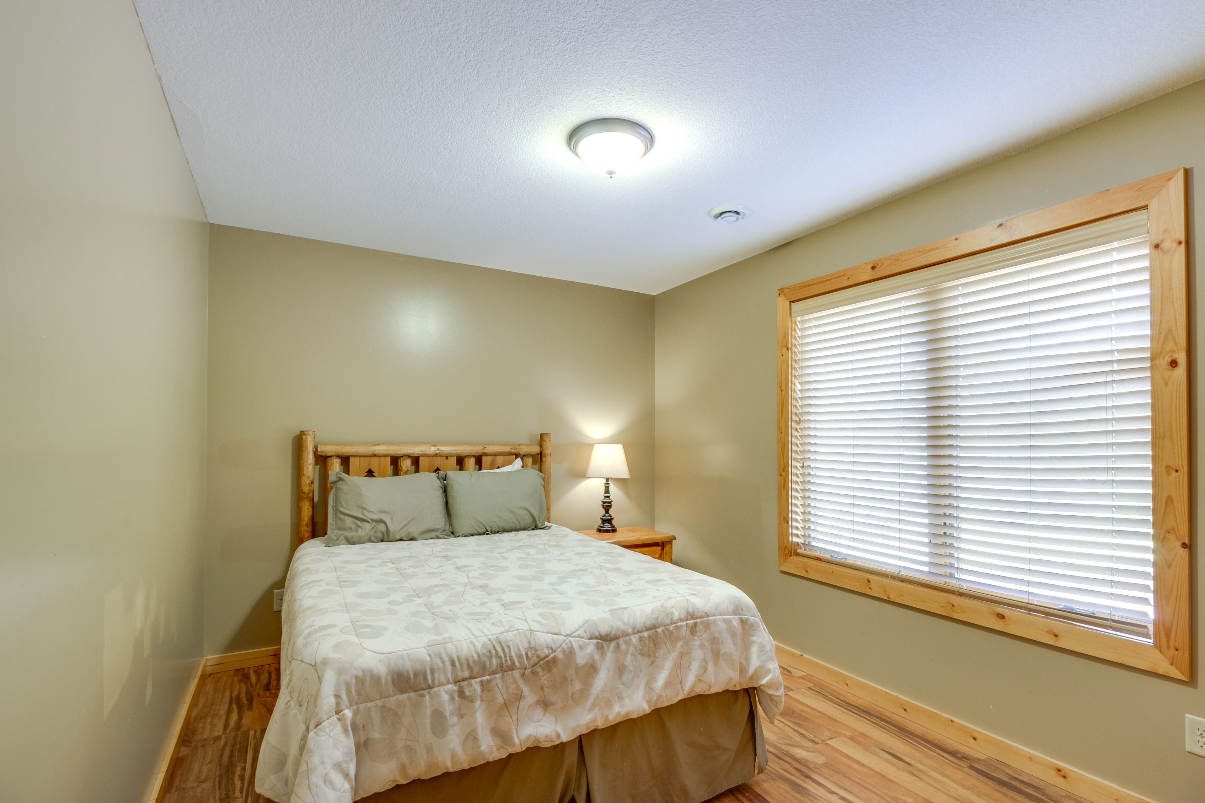 Bedroom 7 | Queen Bed | 2nd Floor