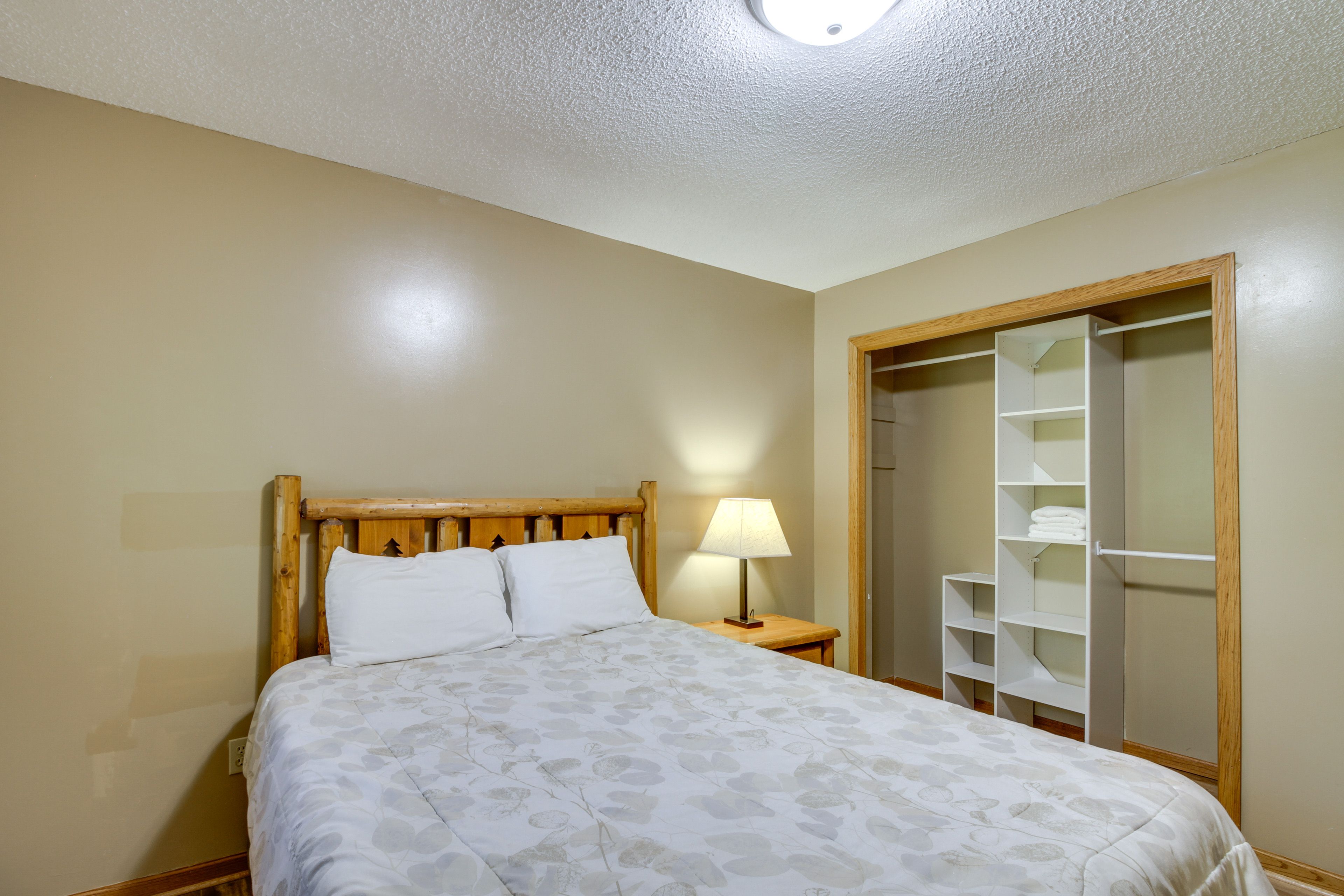 Bedroom 8 | Queen Bed | 2nd Floor