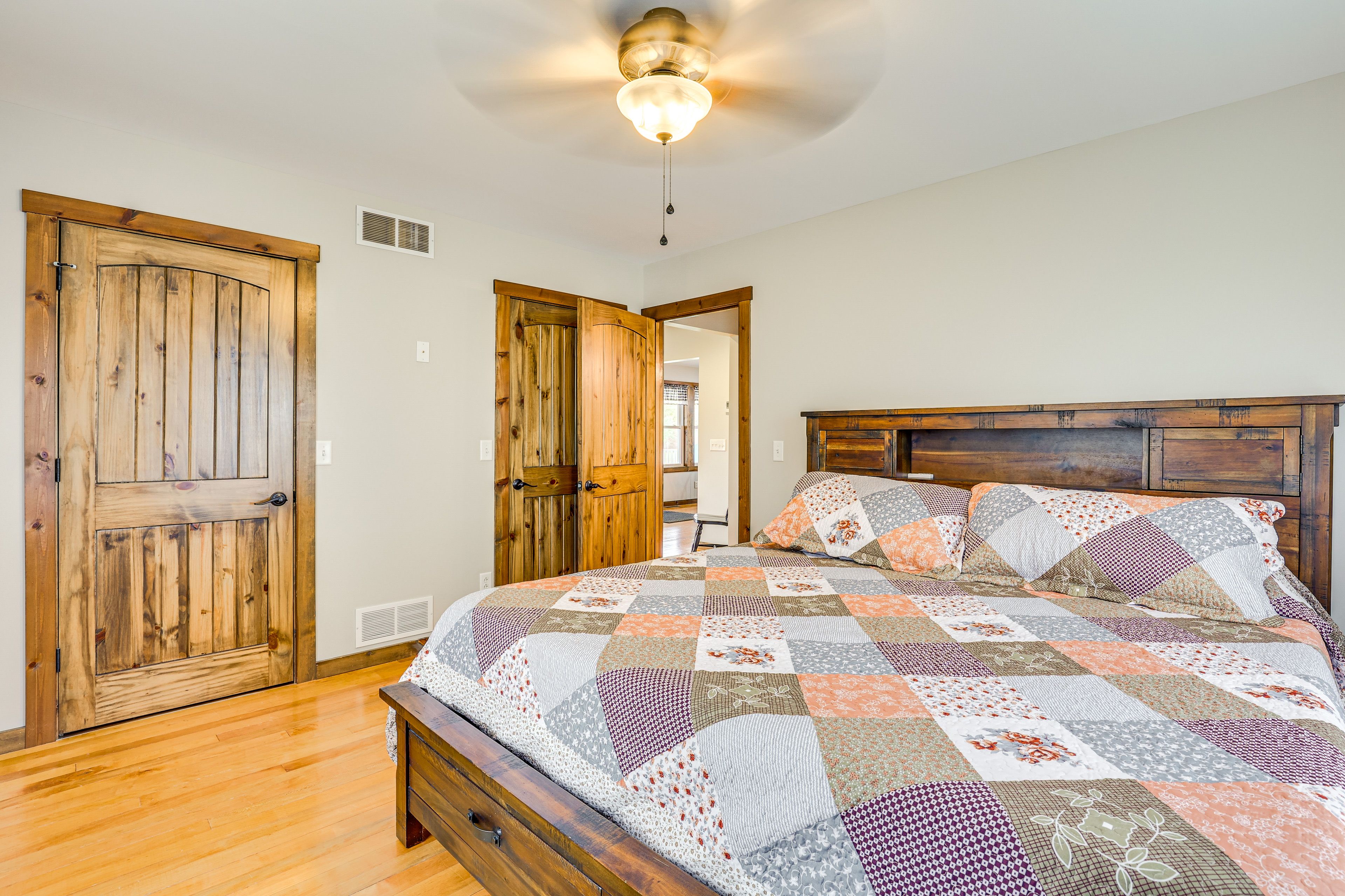 Bedroom 1 | Main Level | King Bed | Linens Provided