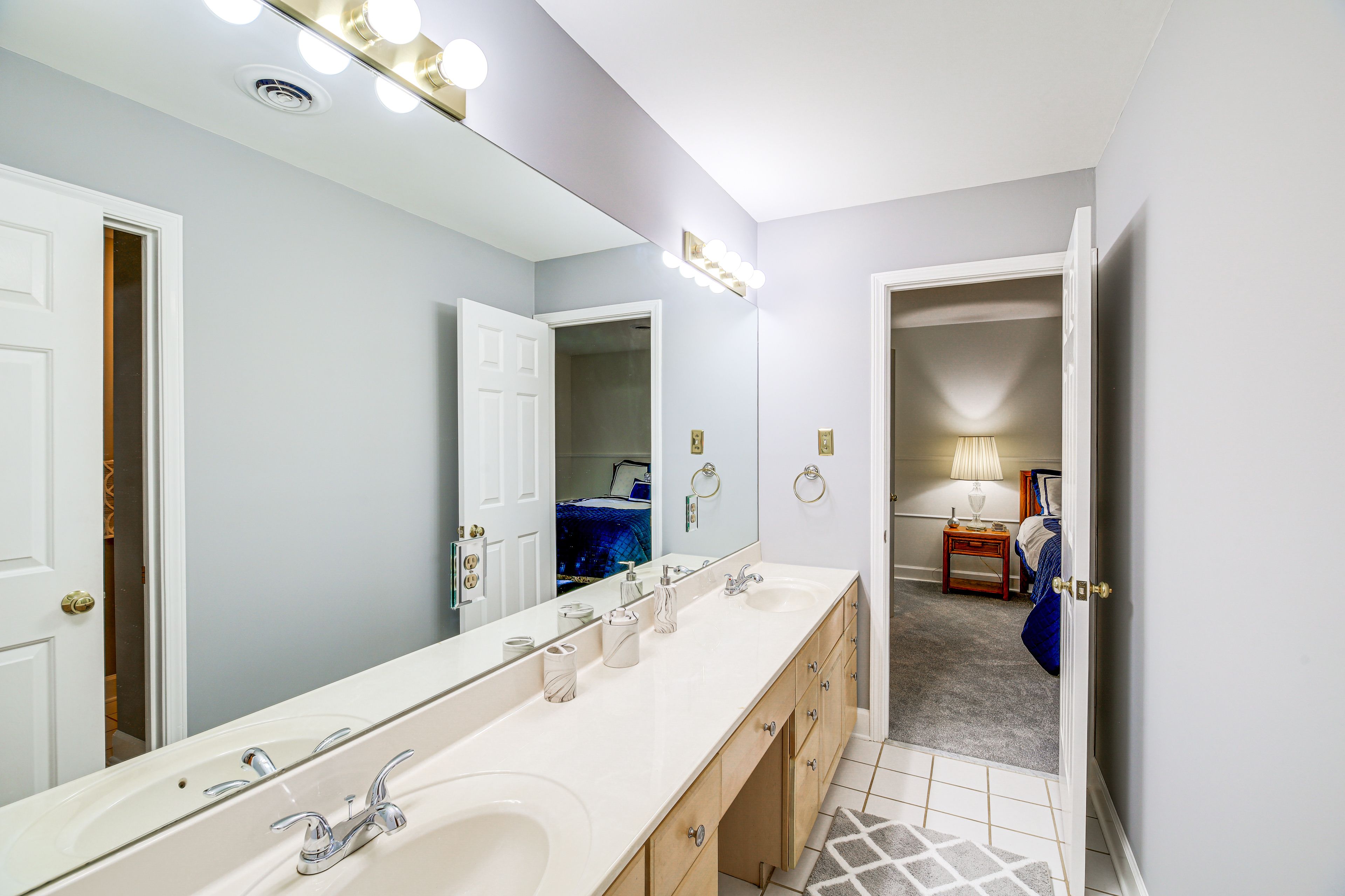 Full Bathroom | 2nd Floor
