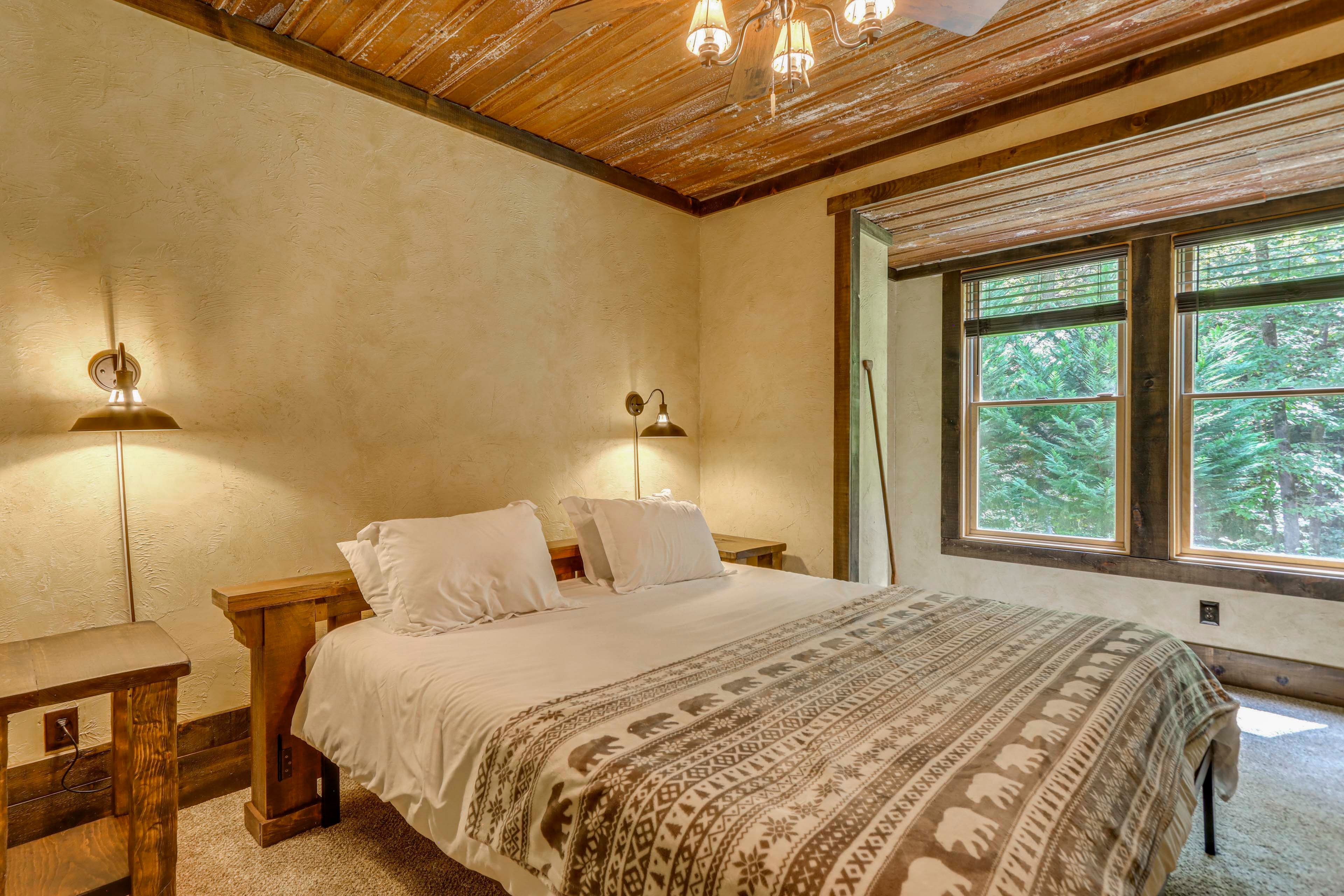 Bedroom 5 | Basement | King Bed