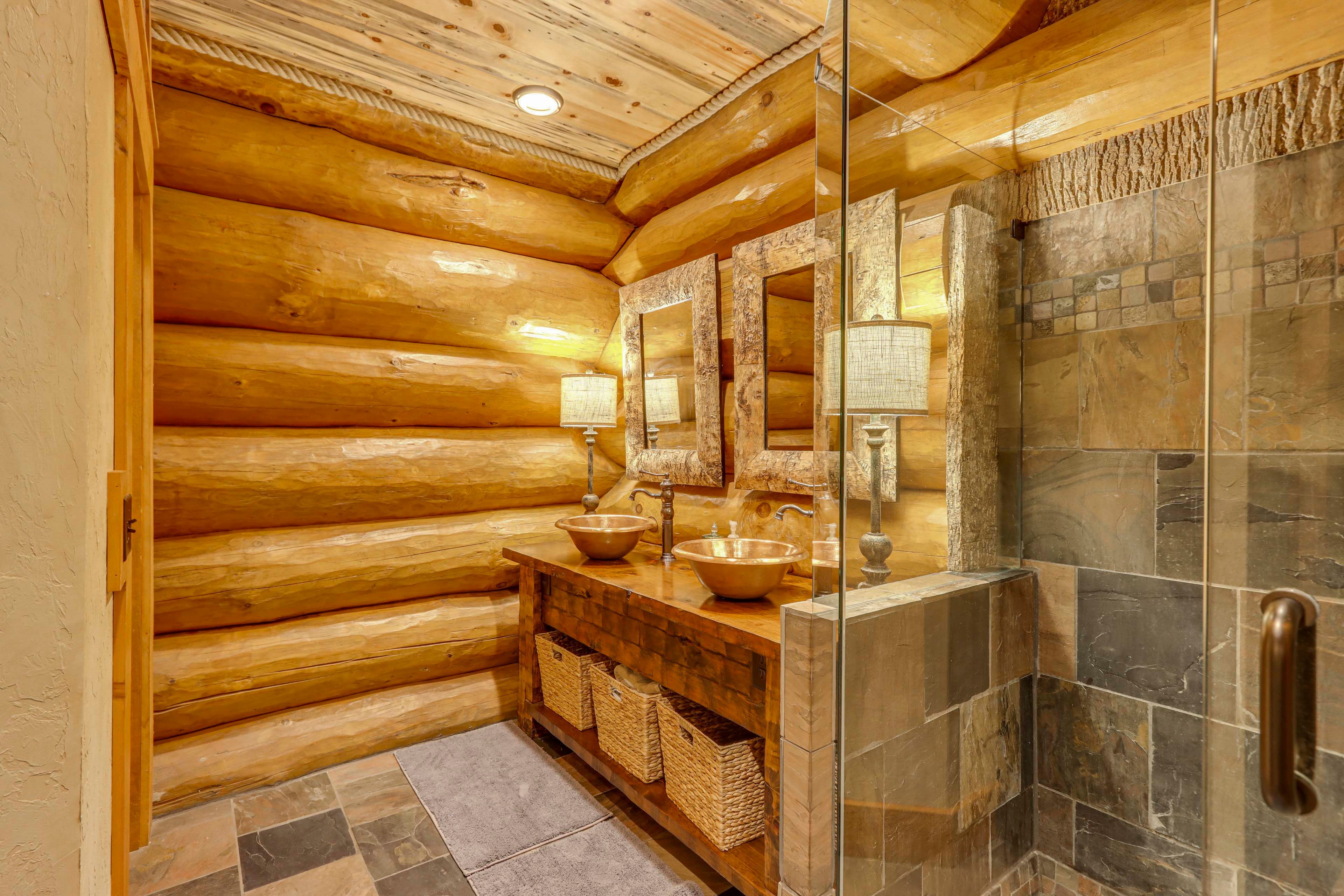 En-Suite Bathroom | 1st Floor